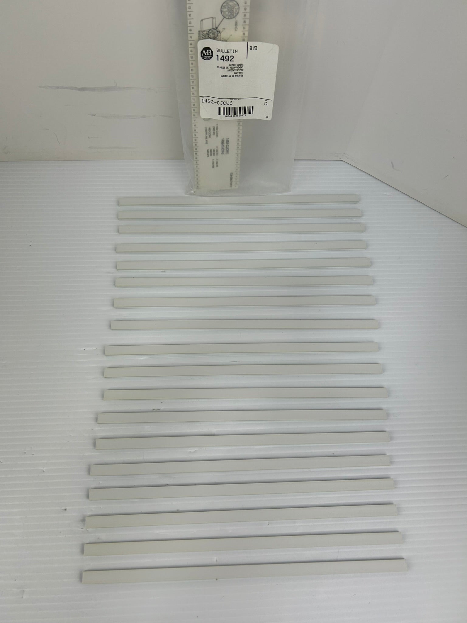 Allen-Bradley 1492-CJCW6 Terminal Jumper Cover Series A - Lot of 18