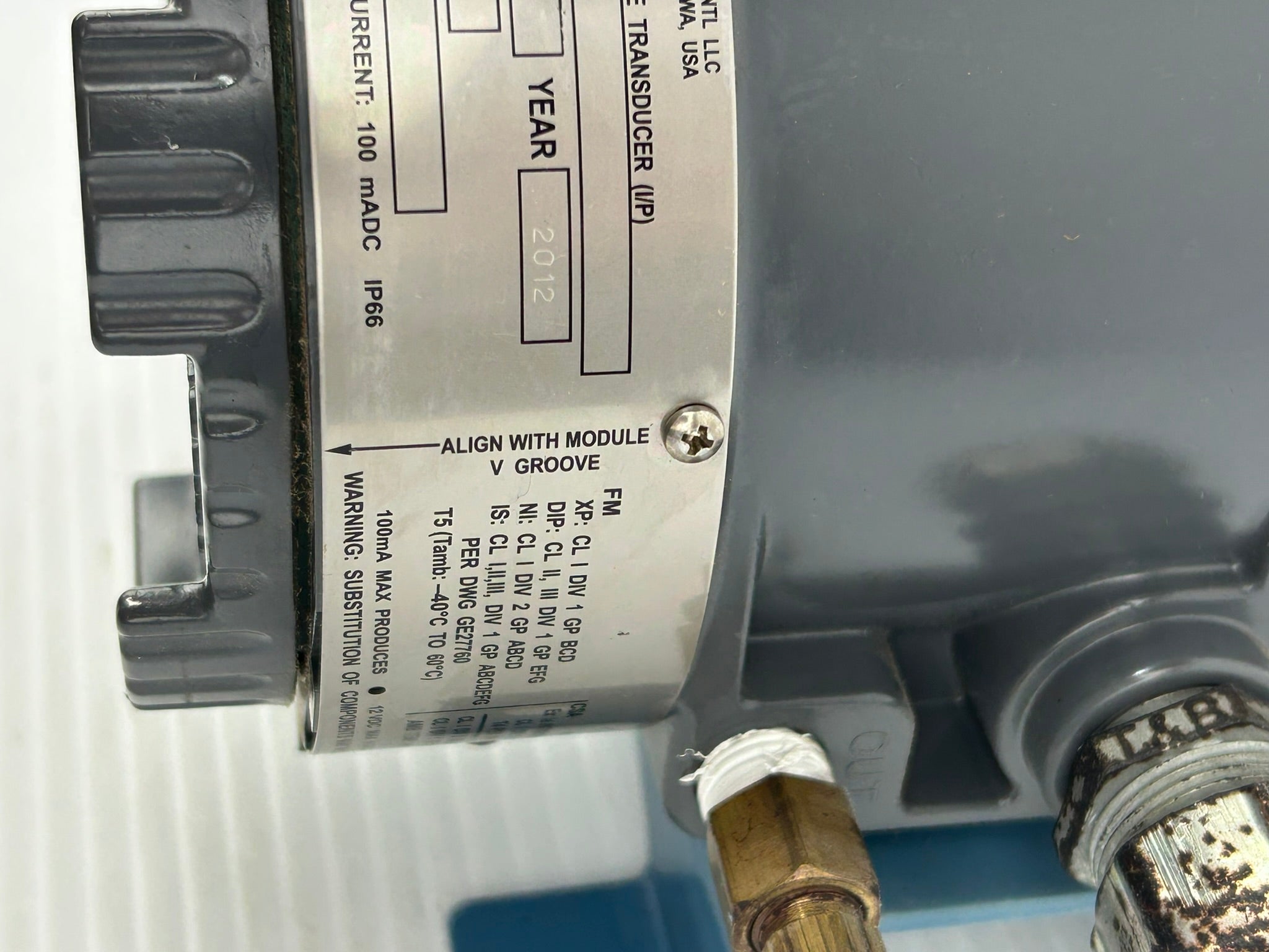 Fisher 846 Current to Pressure Transducer with Pressure Gauge 4-20mA 3-15PSIG