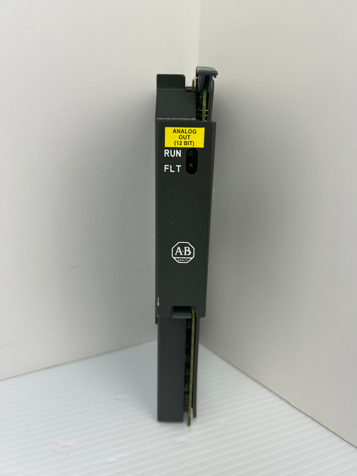 Allen-Bradley 1771-0FE2 Analog Output Module Series B Rev P01 5VDC 1.4A