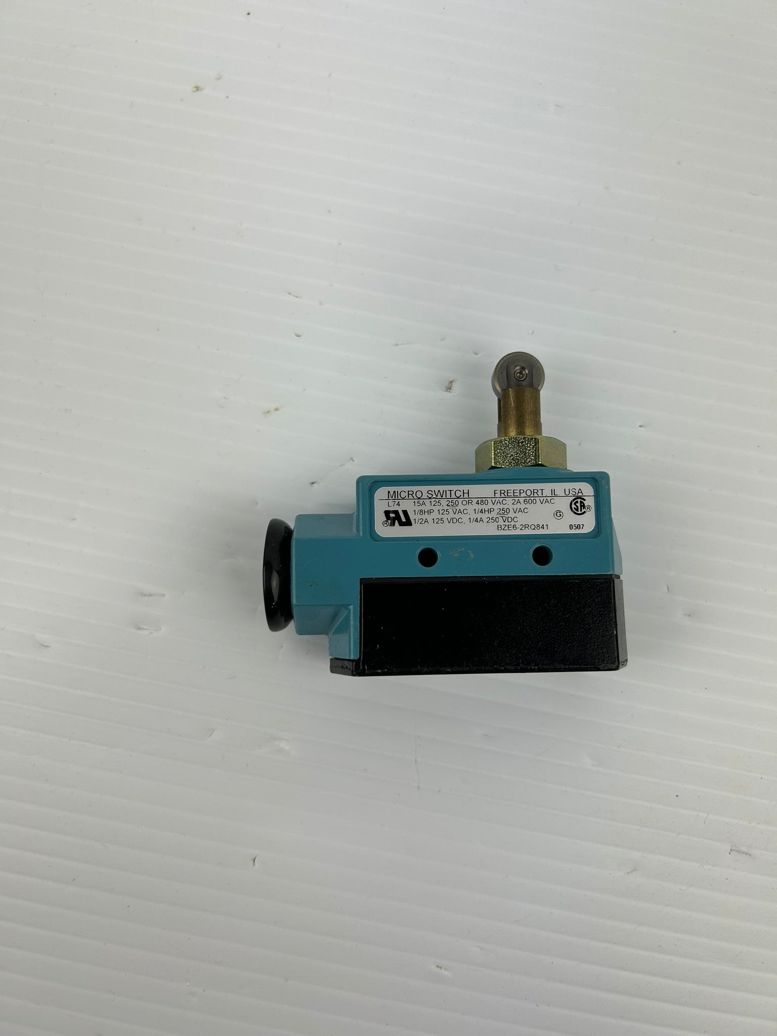 Honeywell BZE6-2RQ841 Micro Limit Switch with Roller