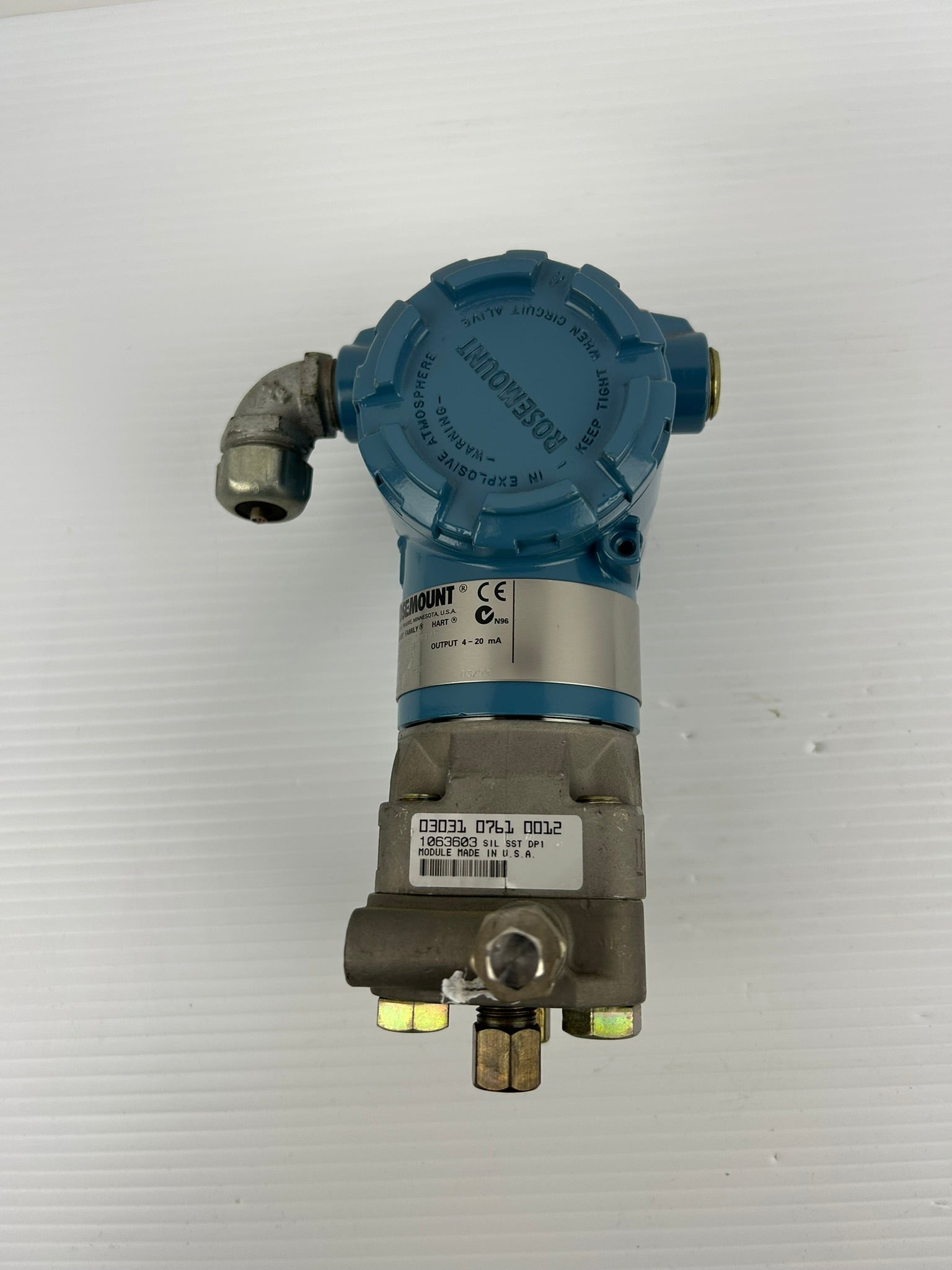 Rosemount 3051CD1A22A1AB4 Pressure Transmitter with 03031-0761-0012 Base