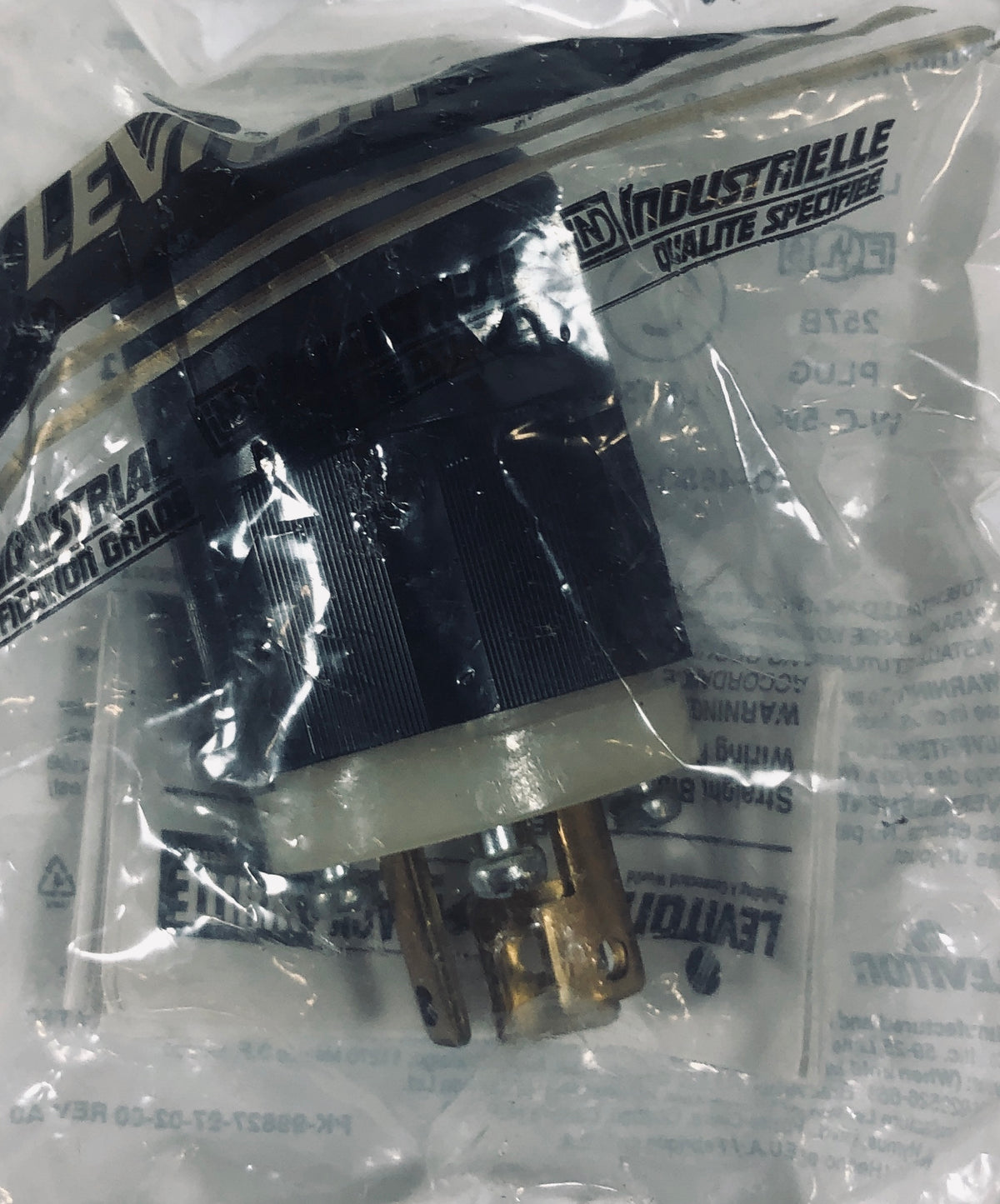 Leviton Plug 4720-C