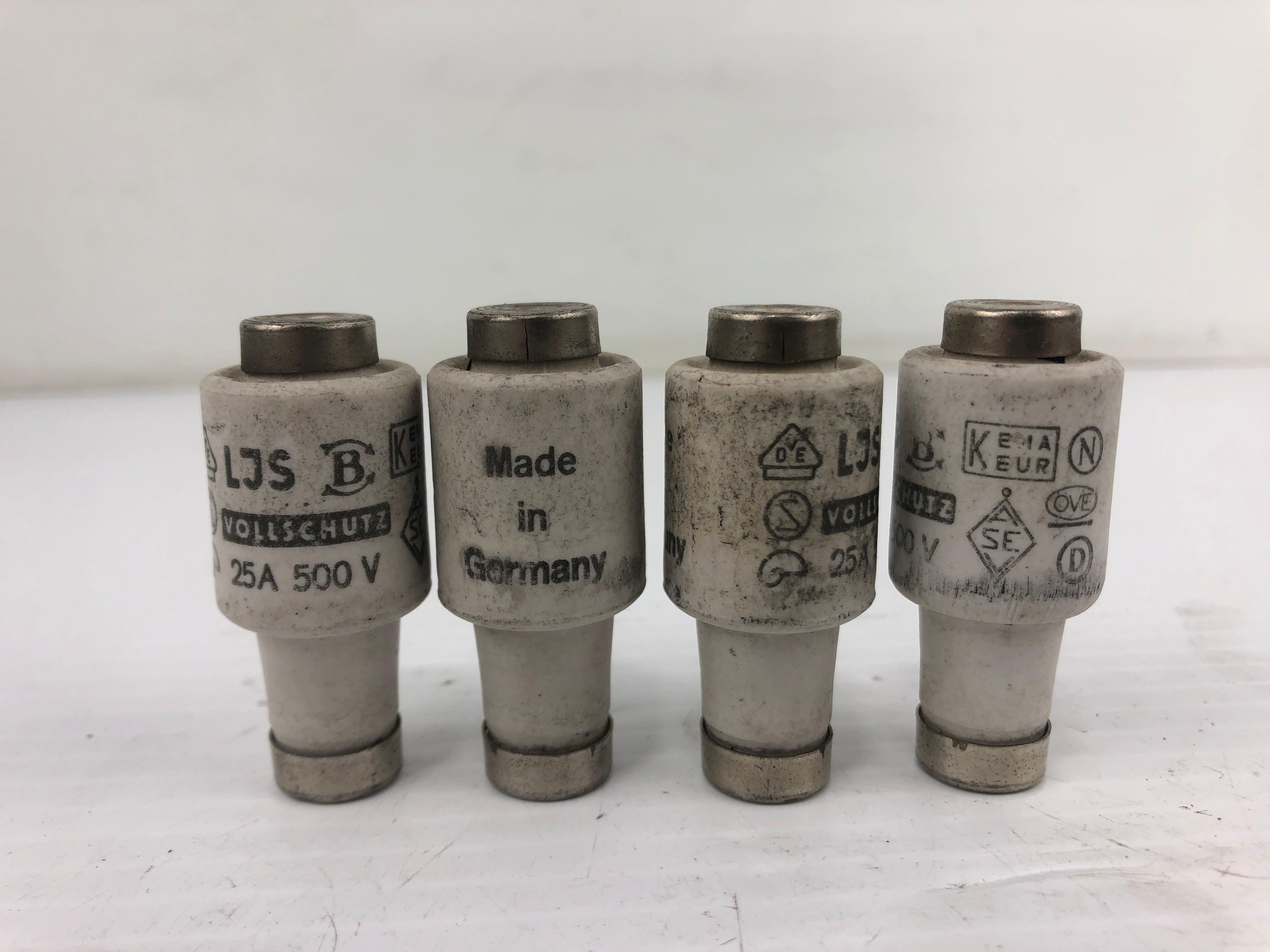 LJS Vollschutz Ceramic Bottle Fuse 25A 500V - Lot of 4