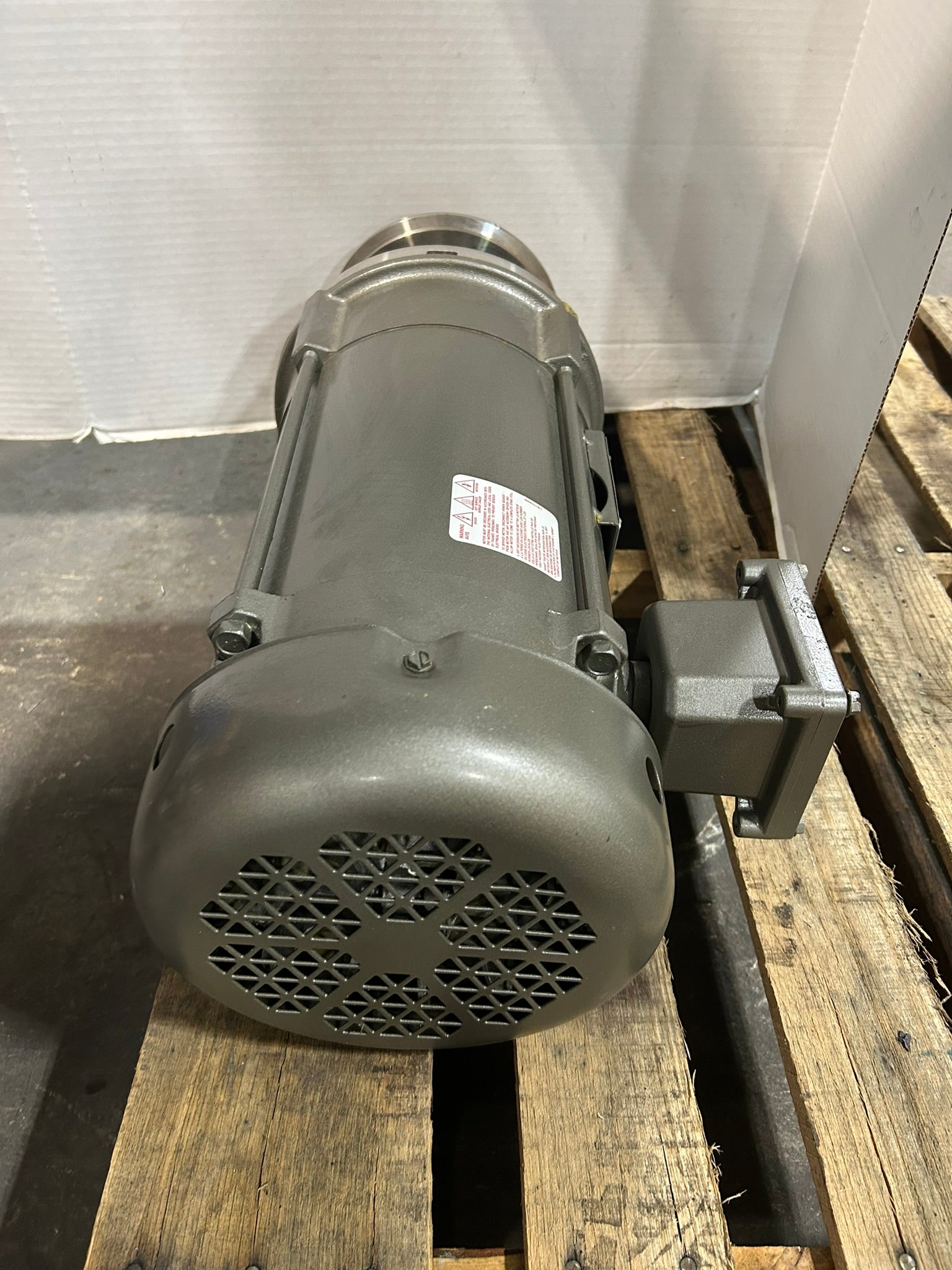 Baldor Reliance F36495139 AC Electric Motor 5/3 HP 3450/2900 RPM 3PH CAM5522T