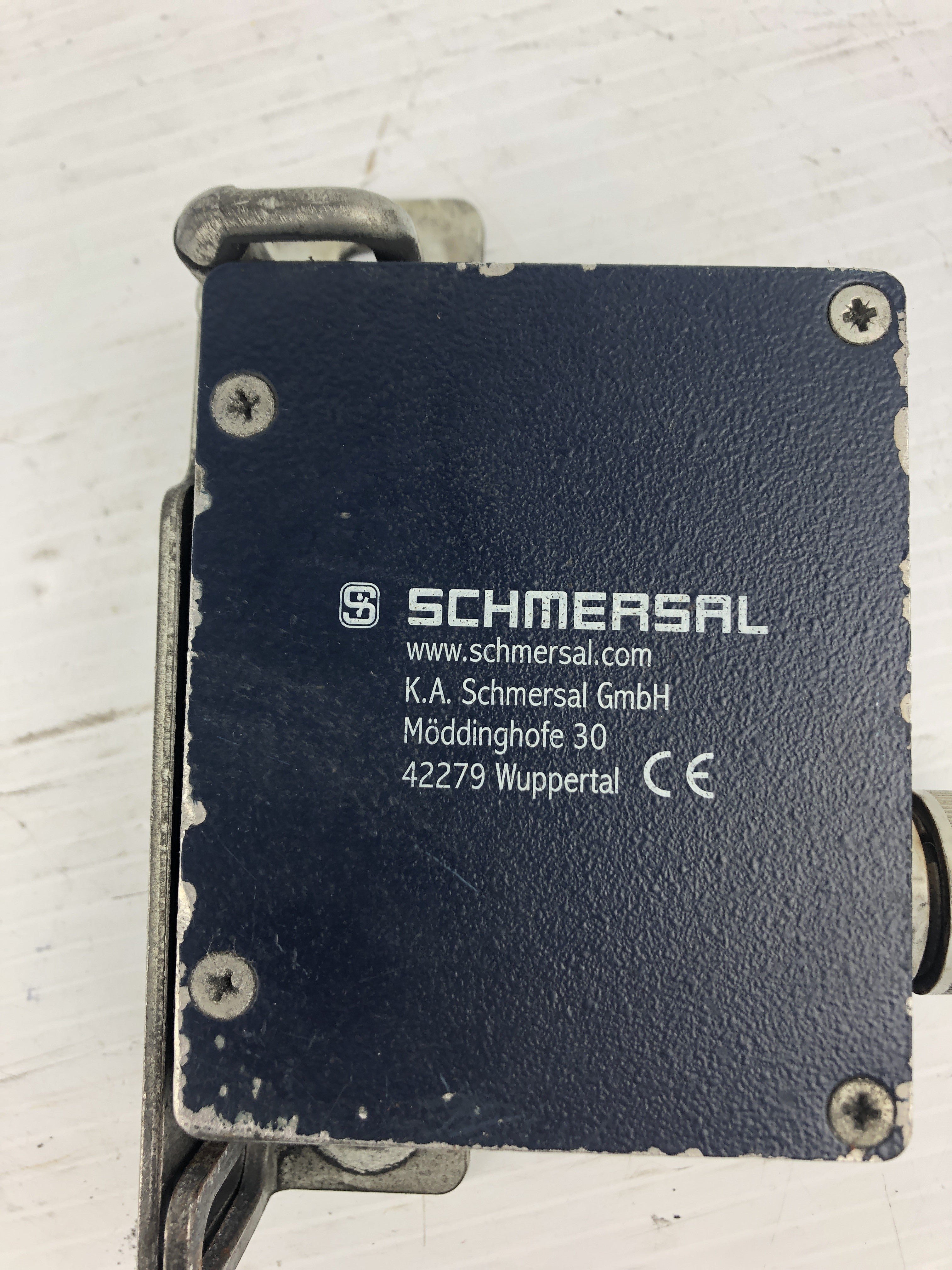 Schmersal AZ 415-02/02ZPK-M20-2399-1 Safety Switch Type 4, 12 230V 4A