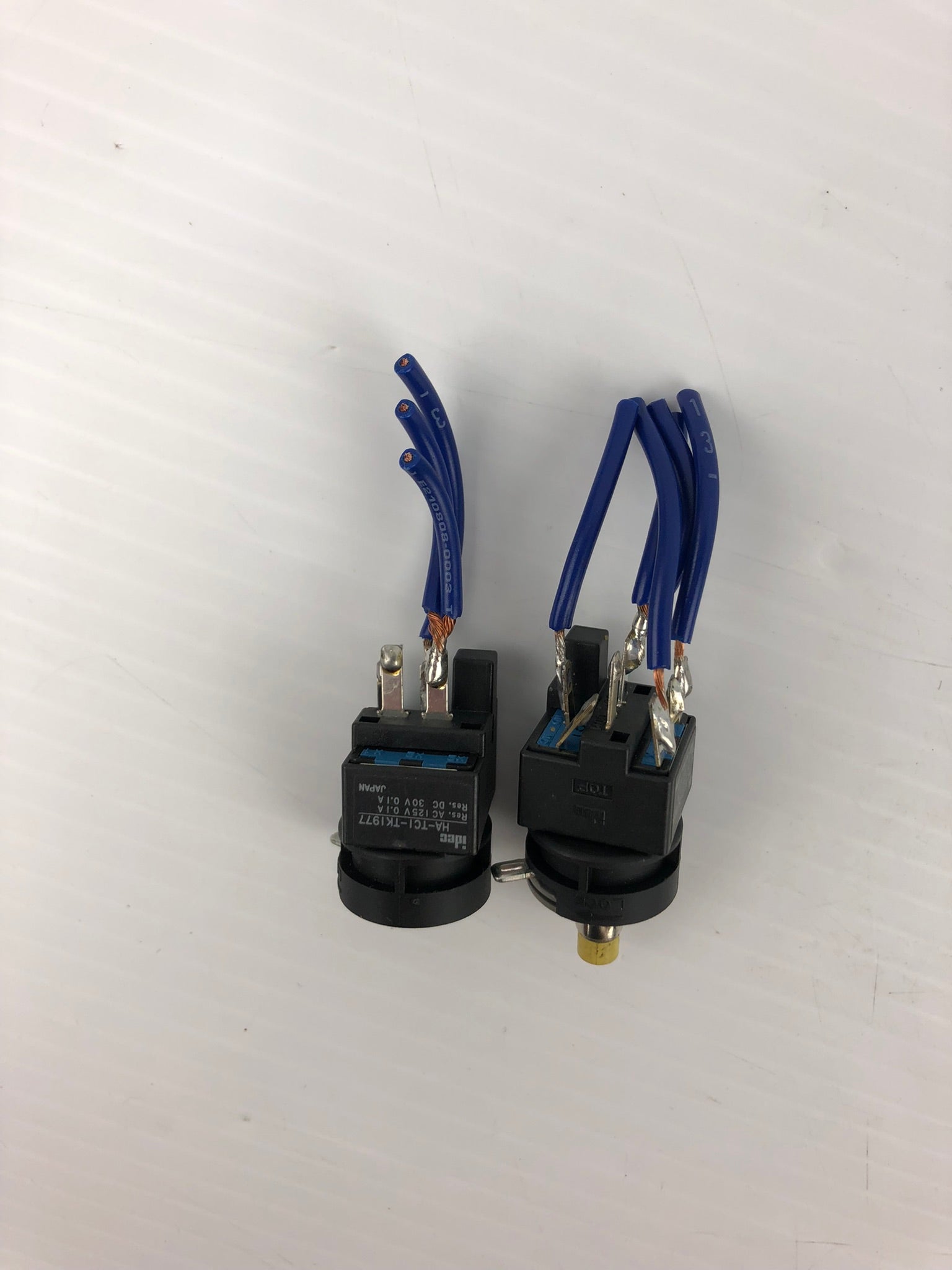 IDEC HA-TC10-TK1977 Push Button - Lot of 2