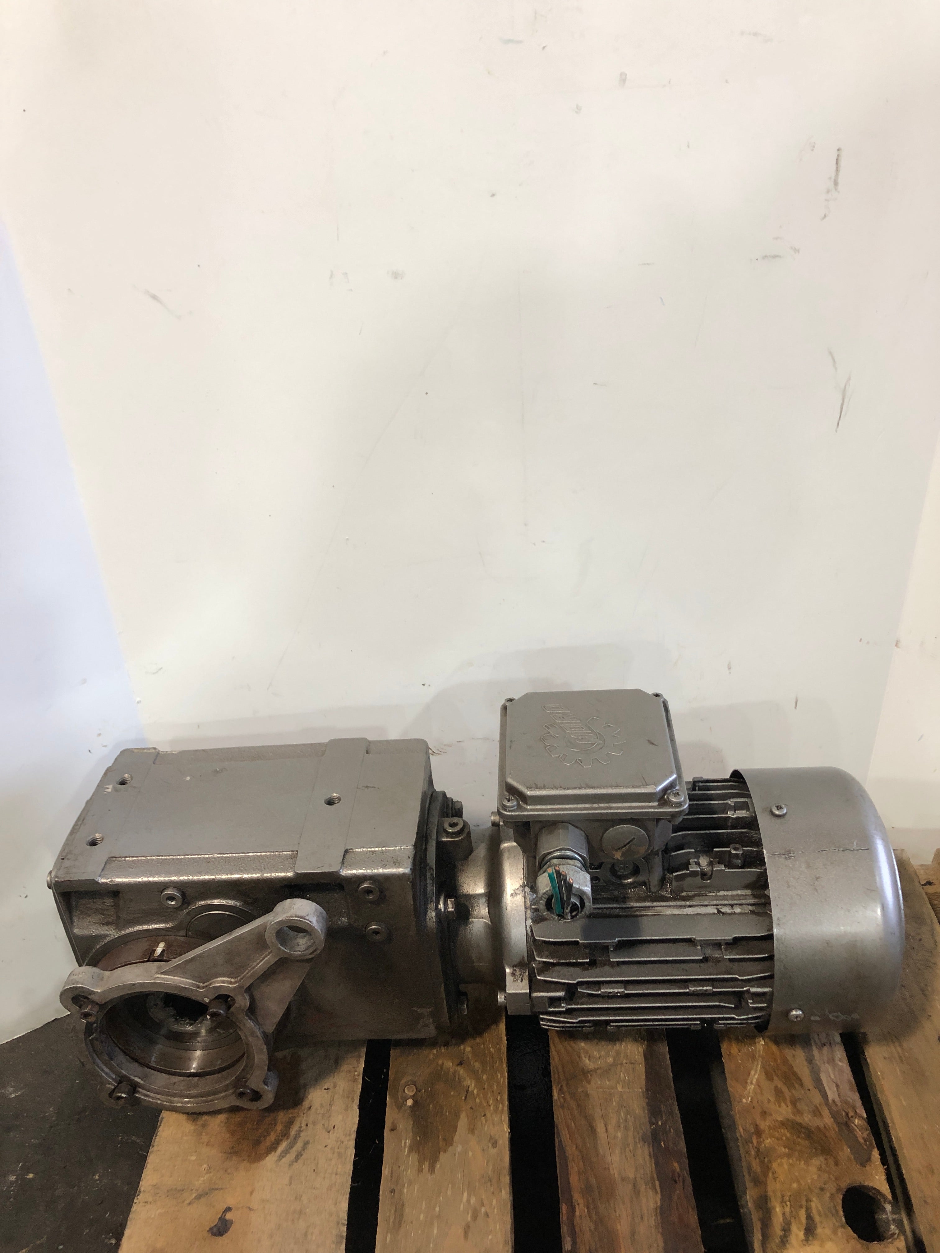 Nord 90L/4CUS Gearmotor 2 HP 3PH 1660RPM 9016.1AZ-90L/4CUS Gearbox 26 RPM