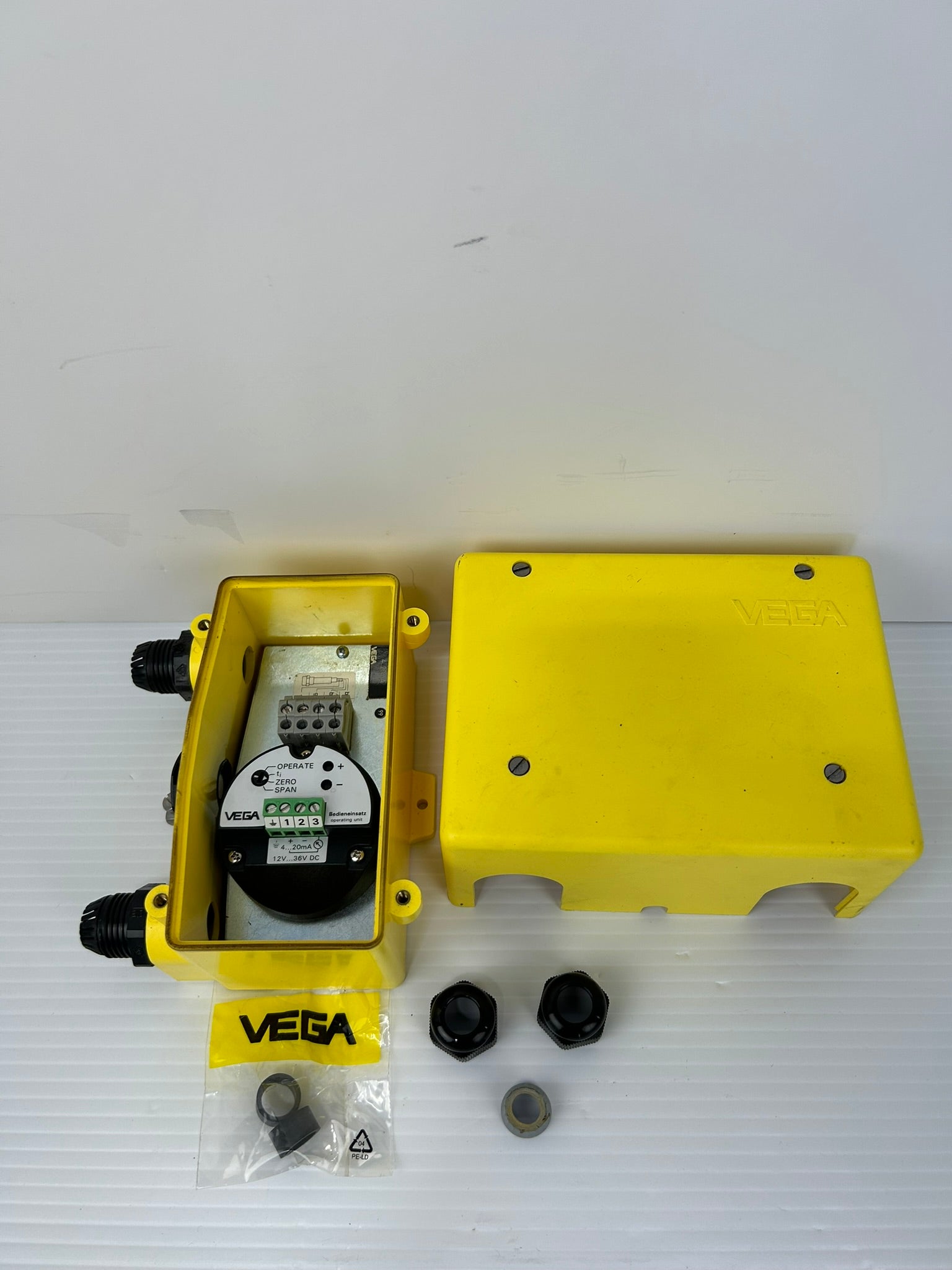 Vega Bedieneinsatz Operating Unit IP 65 4-20mA 12-36VDC With Cover and Hardware