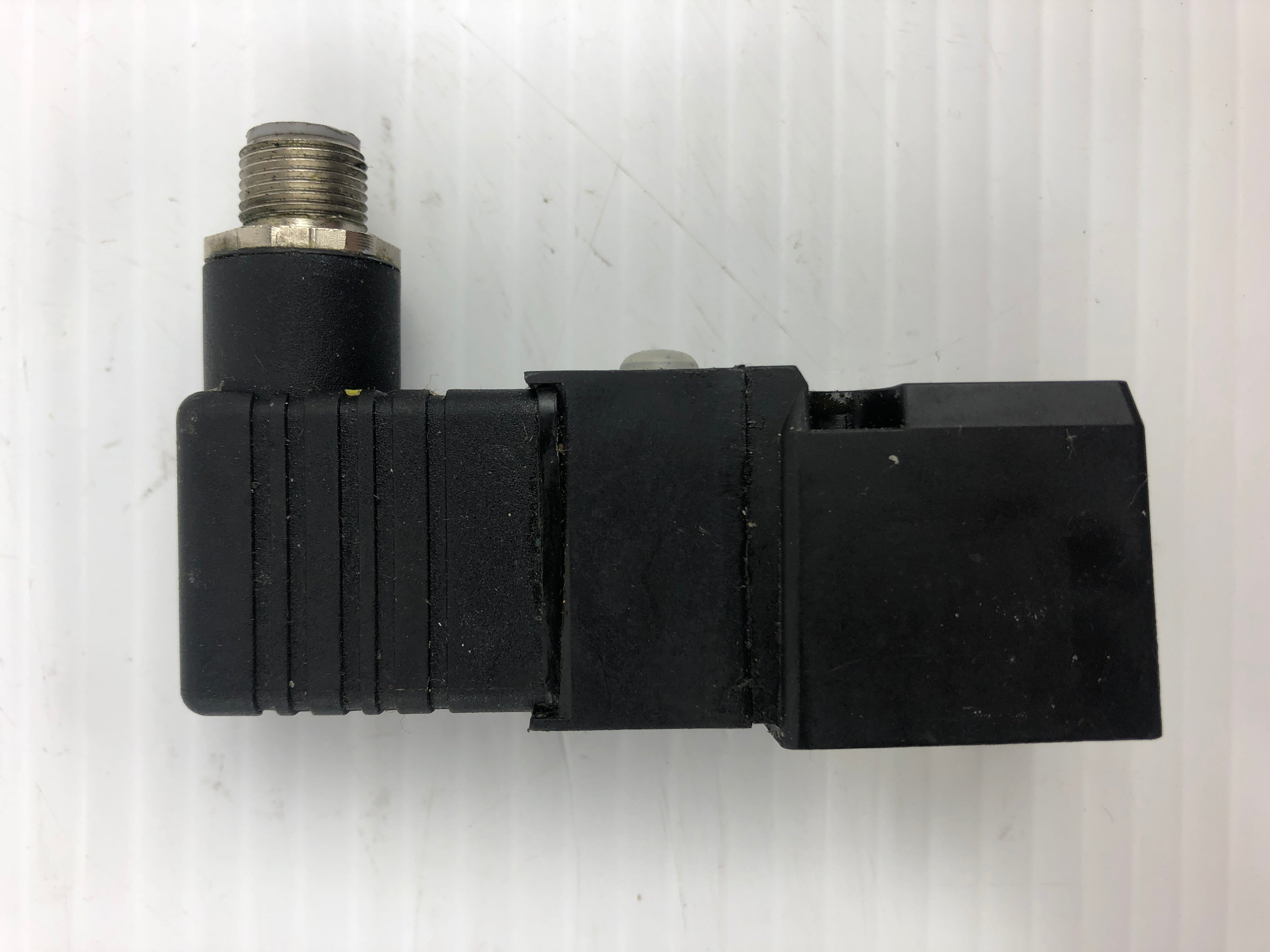 SMC Solenoid Valve VO307-5DOZ 0-0.9 MPa