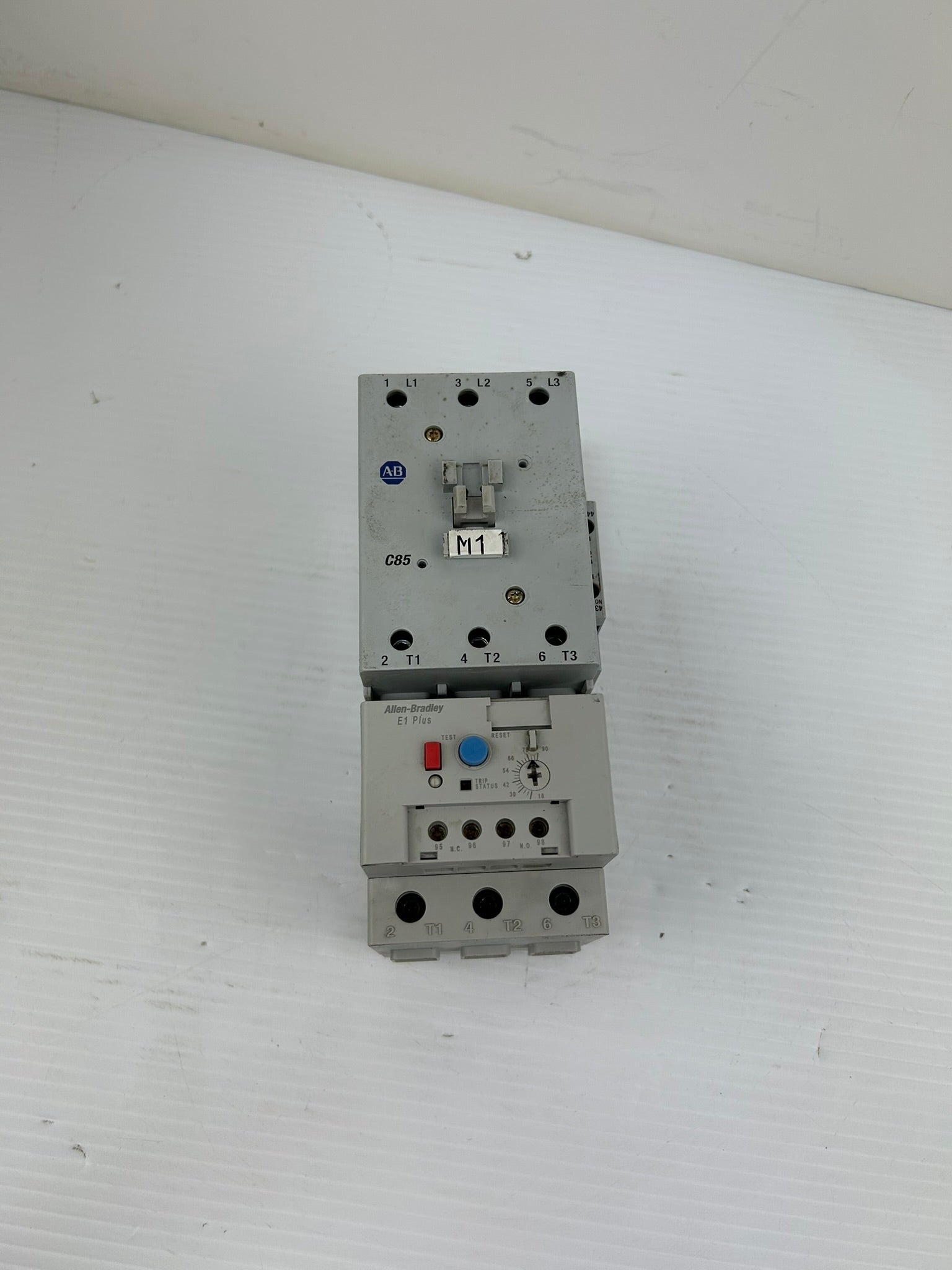 Allen Bradley 100-C85*00 Smart Motor Controller Ser. A & 193-EEGE Overload Relay