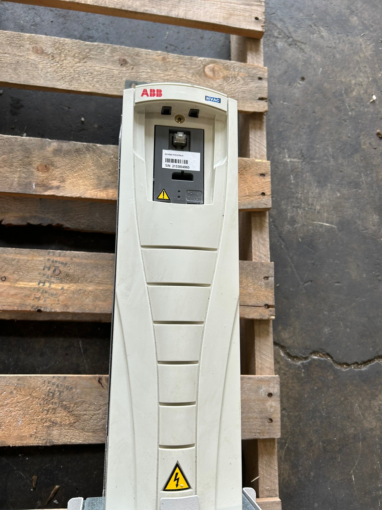 ABB ACH550-PCR-015A-4 VFD Drive 480V 3PH 10HP w/ Disconnect Switch - No Keypad