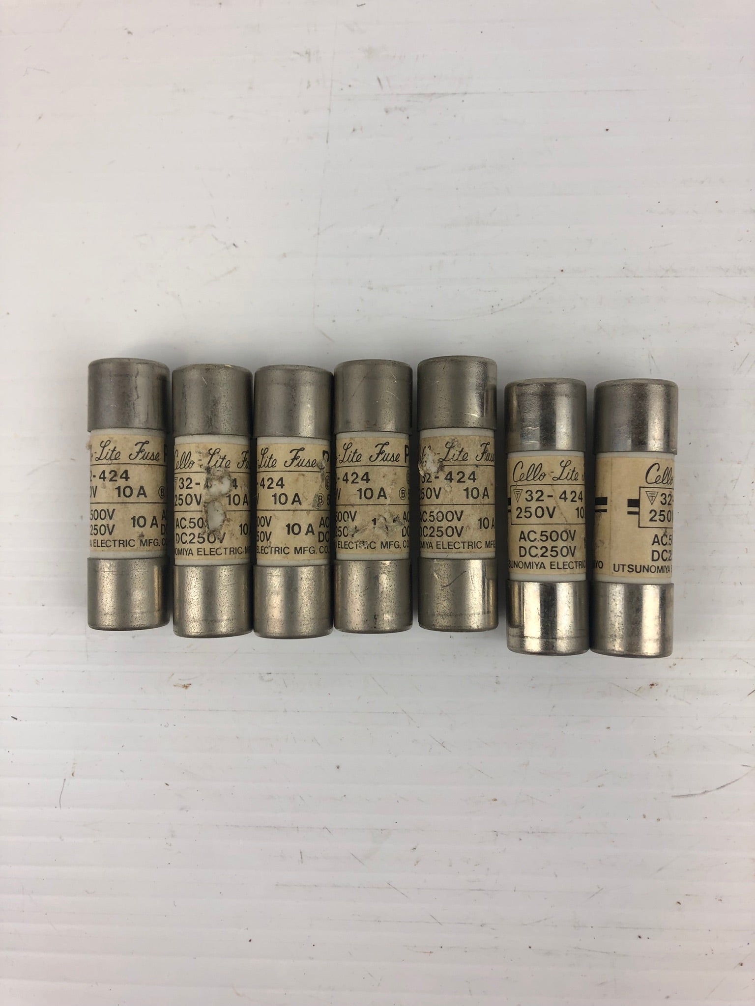 Cello-Lite Fuse 32-424 250VDC 500VAC (Lot of 7)