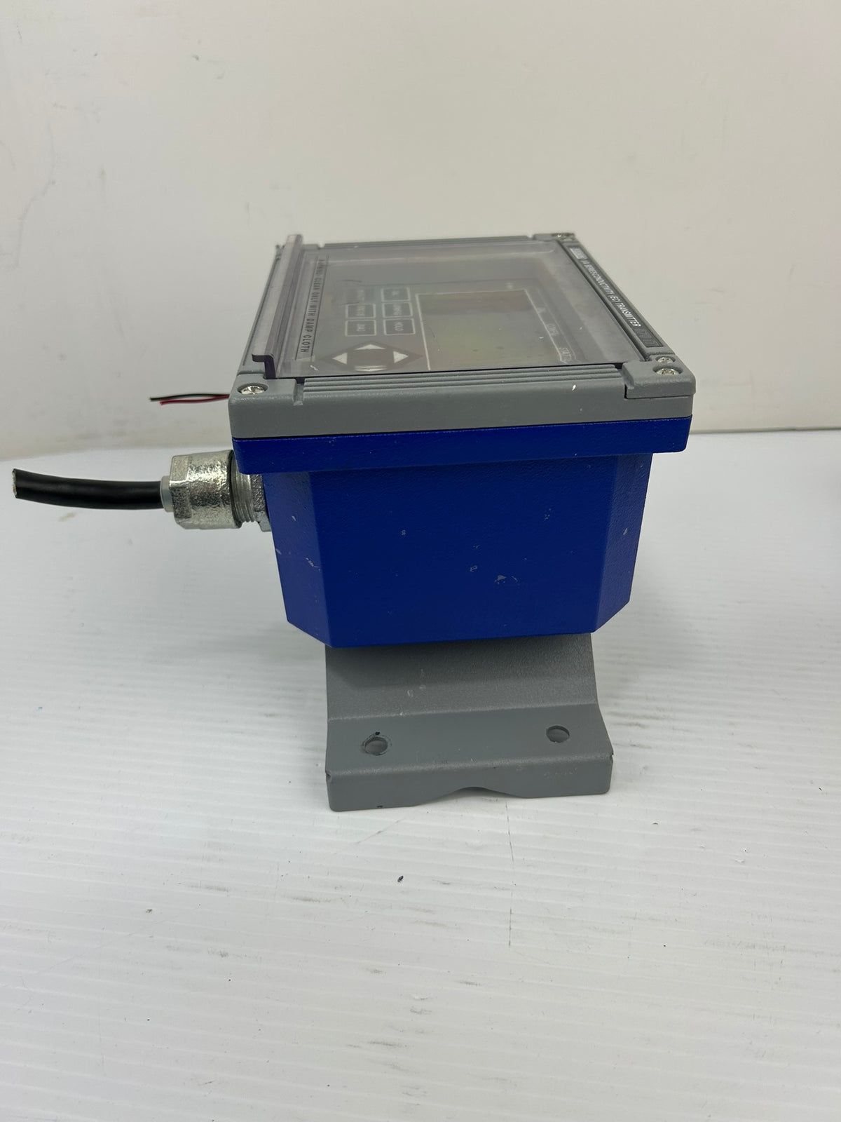 Foxboro 870ITEC-AYEAA-7 Conductivity Transmitter with Mounting Bracket