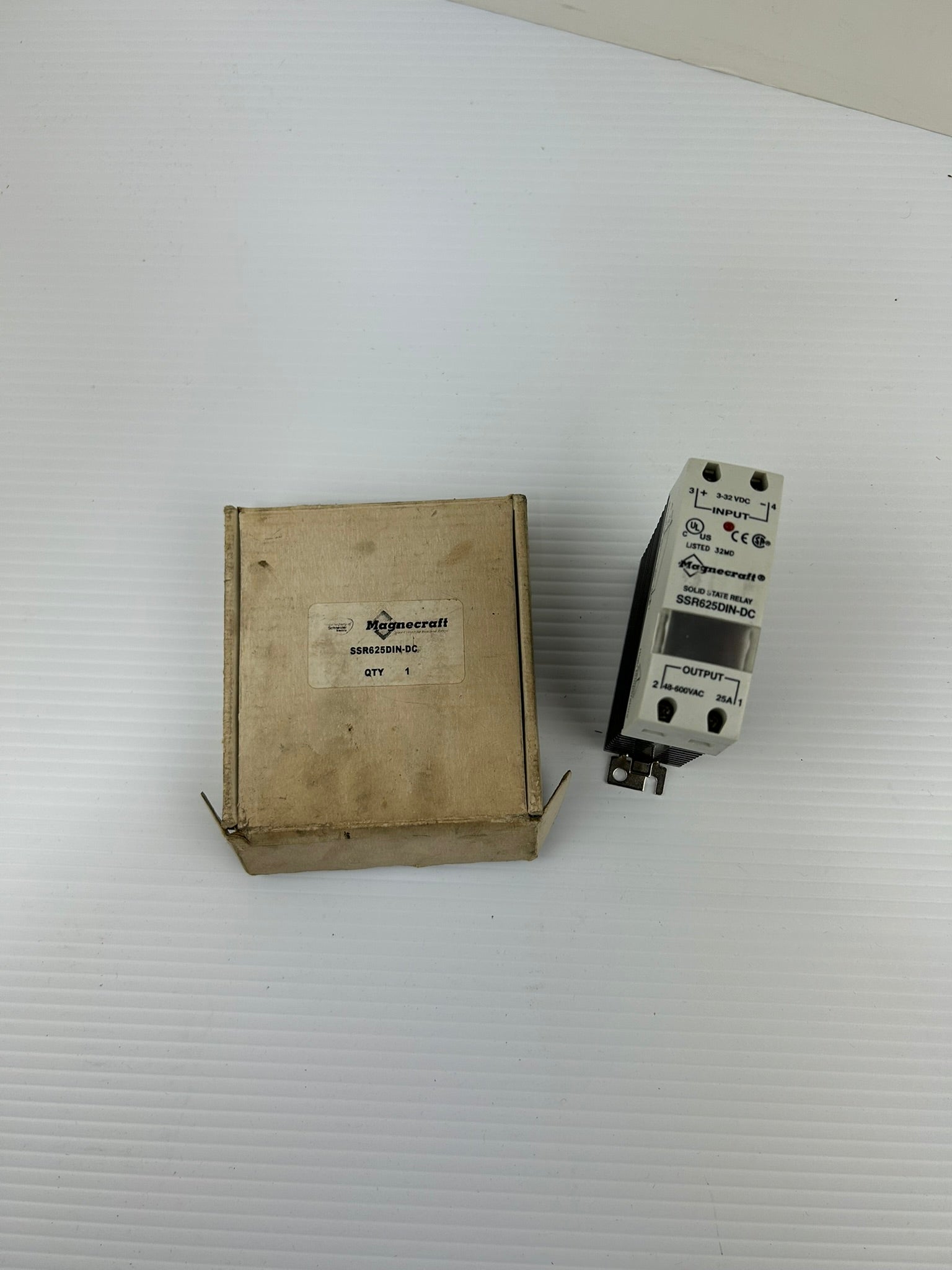 Magnecraft SSR625DIN-DC Solid State Relay 25A 48-600VAC 3-32VDC with Heatsink