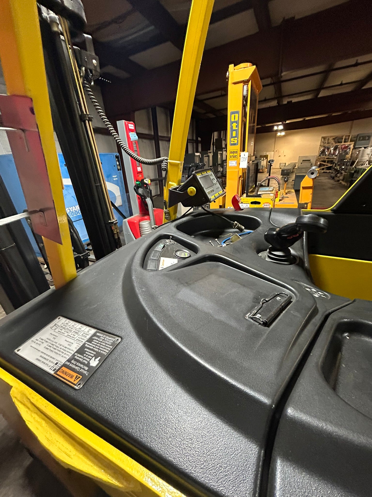 Hyster E40HSD Electric Stand-Up Forklift Truck 4000 Lb. Capacity 36V Type EO