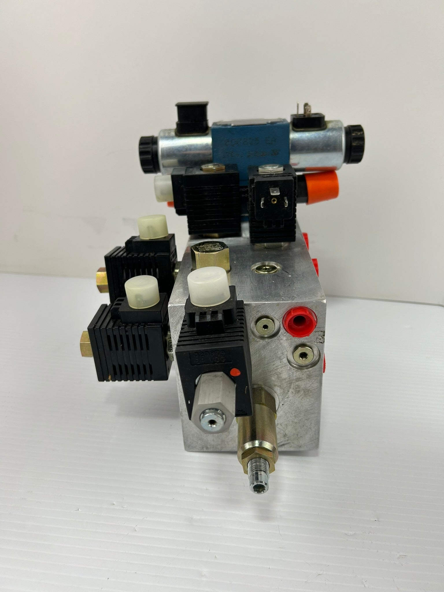 Rexroth 4WE6E60/EG24N9K4CSA Valve Assembly Z2FS-6-2-43/2QV 320974 VB10-423 Block