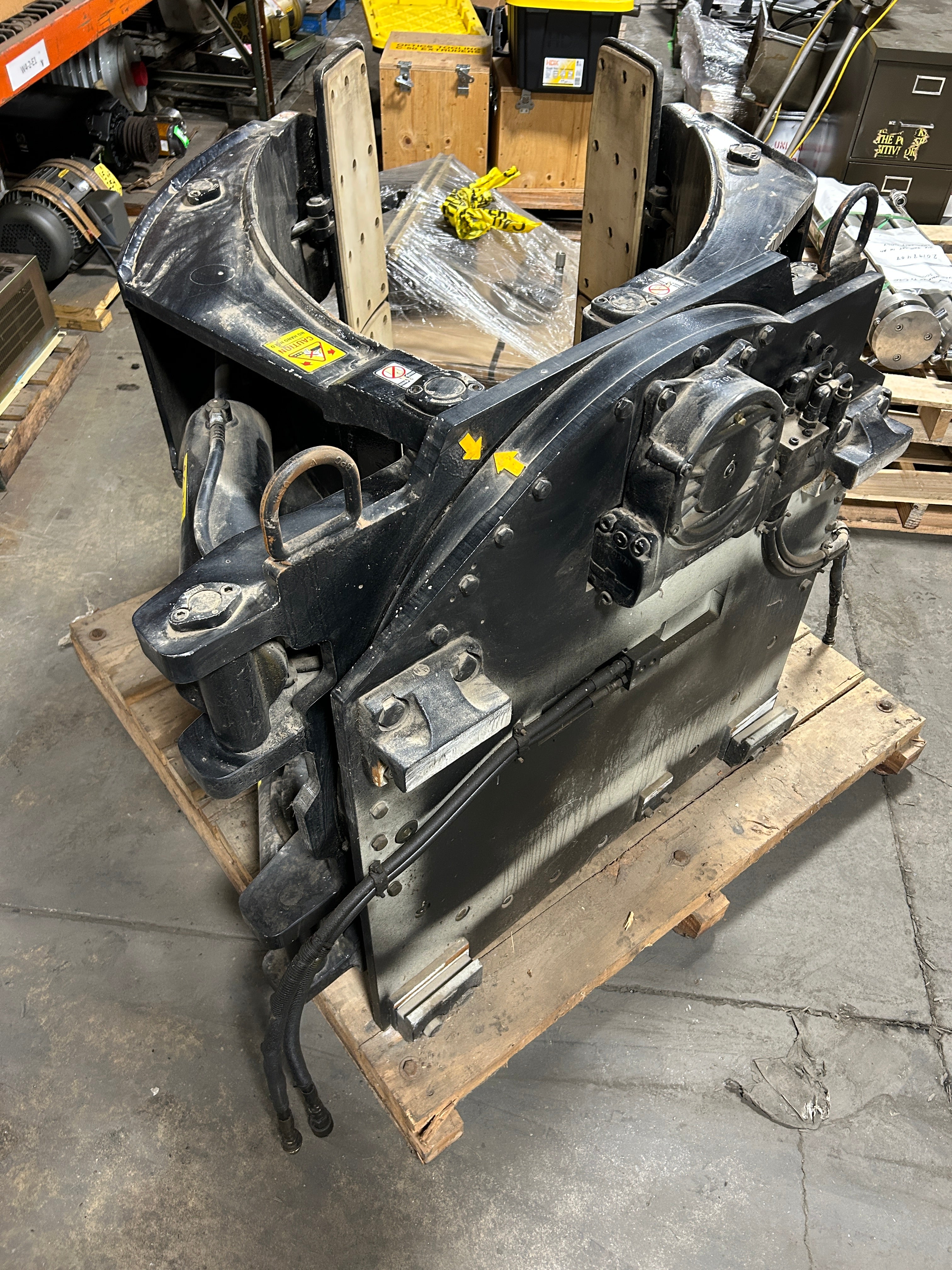 Cascade 90F-RCF-113 Paper Roll Clamp Forklift Attachment Rotates 9000# @ 30" Cap