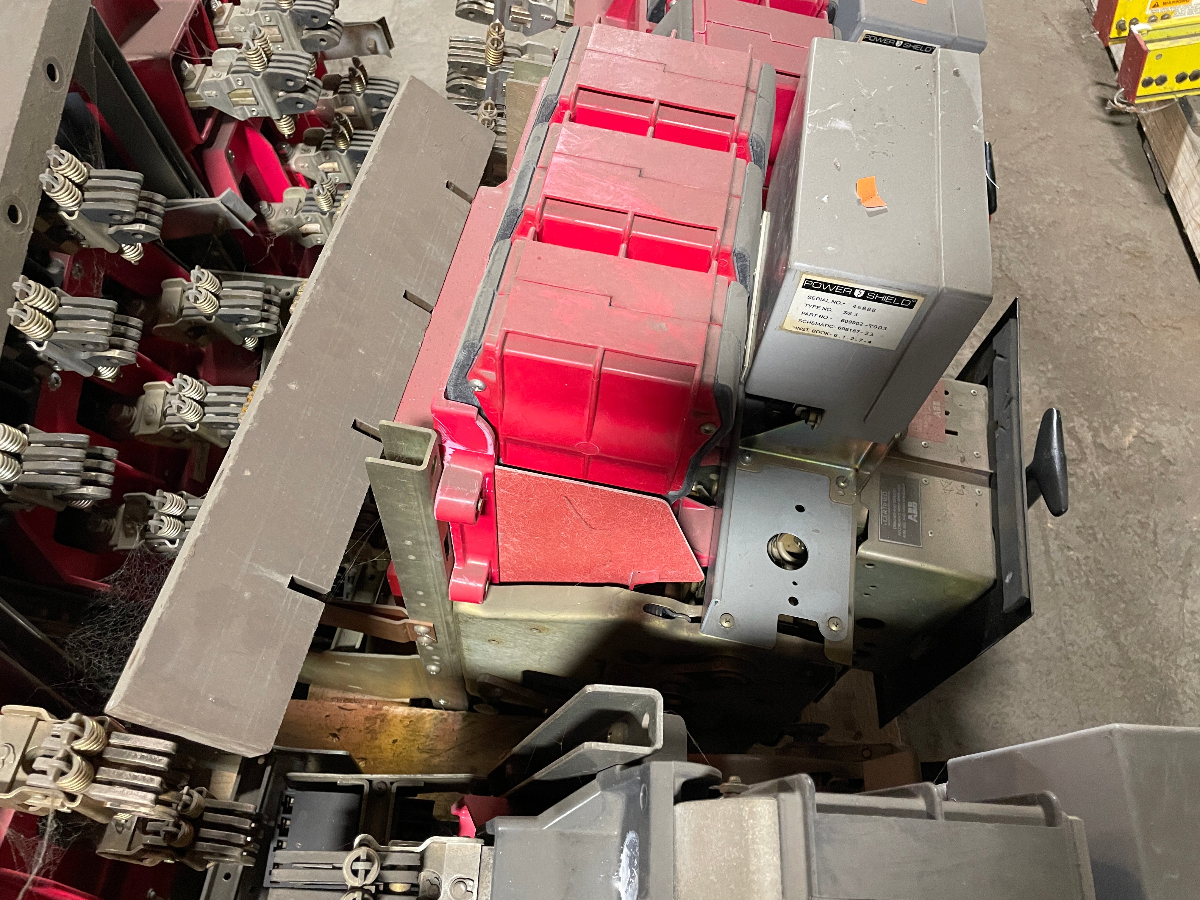 ABB K600S K-Line Power Circuit Breaker 600A 50/60 600VAC K-600S with SS3 Trip