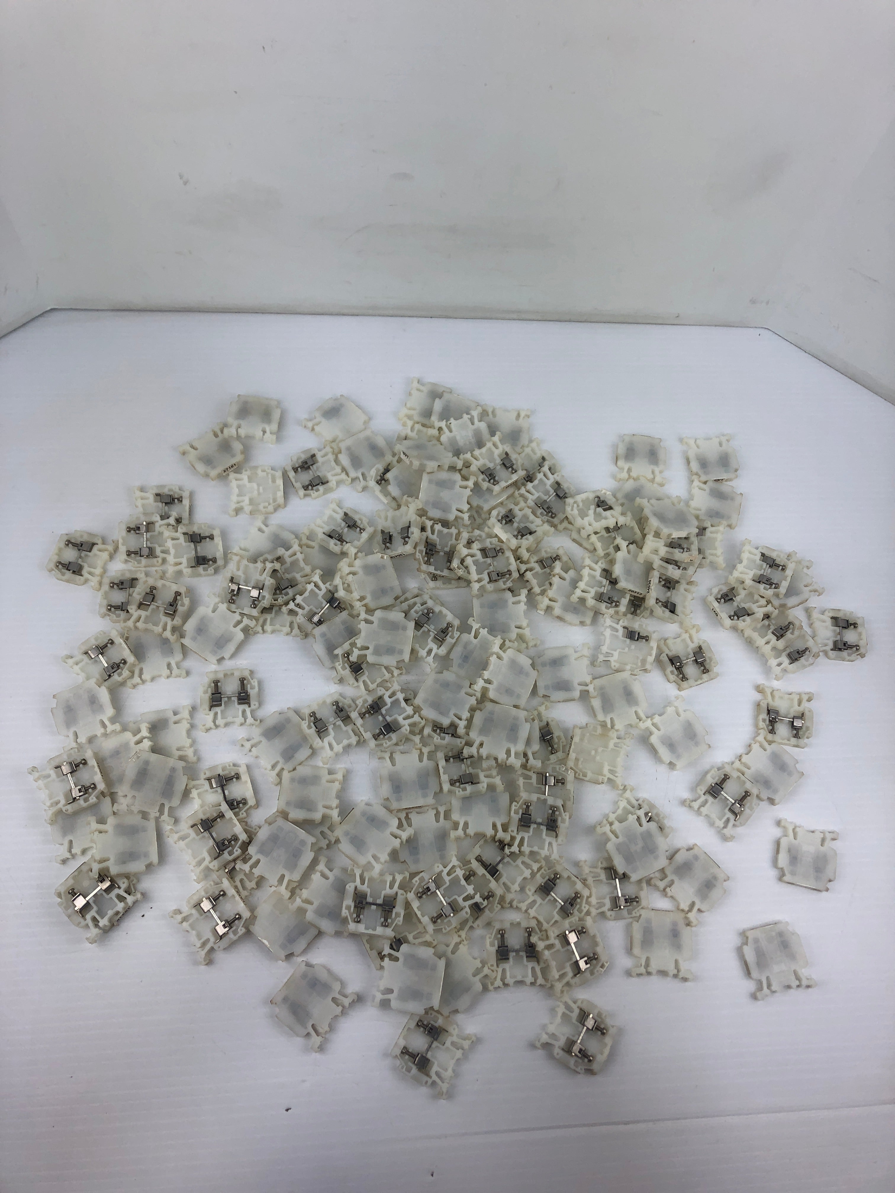 Allen Bradley 1492-HM1 Terminal Block White (Lot of145)