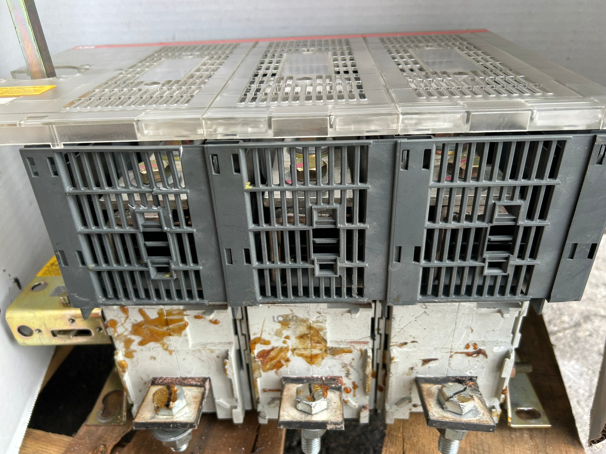 ABB OES800L3 Fusible Disconnect Switch 3 Pole 600VAC 800A with On/Off Switch