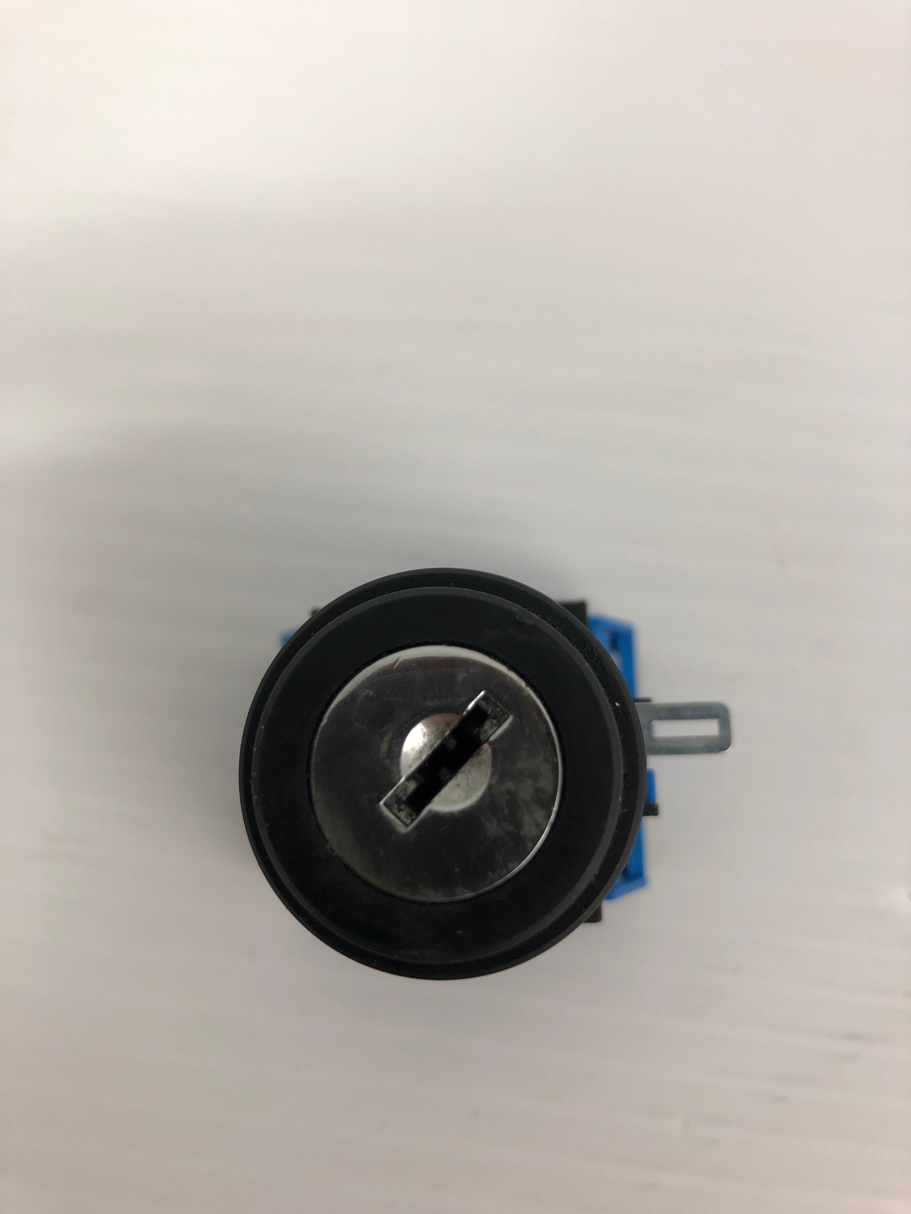 IDEC HW-CB20 Push Button Keyed Switch HW-G10 - Missing Key
