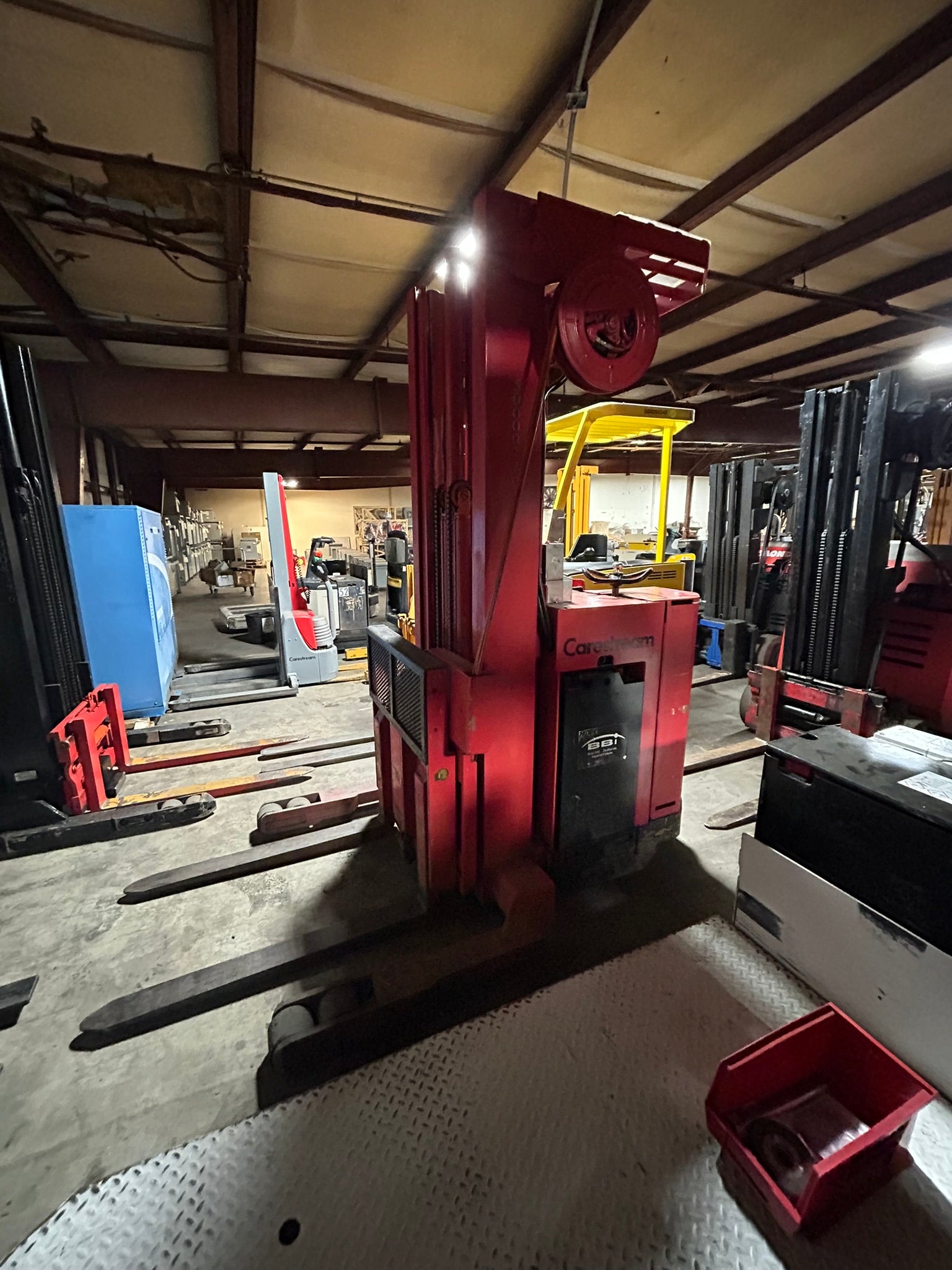 Raymond 20R40TT Electric Stand-Up Forklift Truck 4000 Lb. Capacity 24V 6034 Hrs.