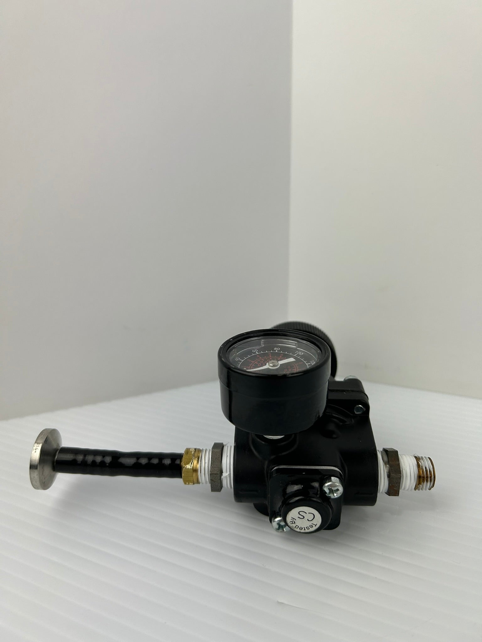 Fairchild 30243 Regulator 250 PSIG 17.0 bar with Norgren Gauge 0-160 PSI