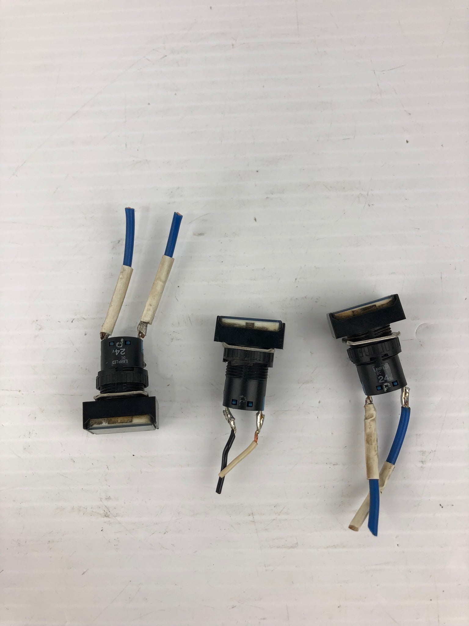 IDEC AL6-P Pilot Light White 24V - Lot of 3