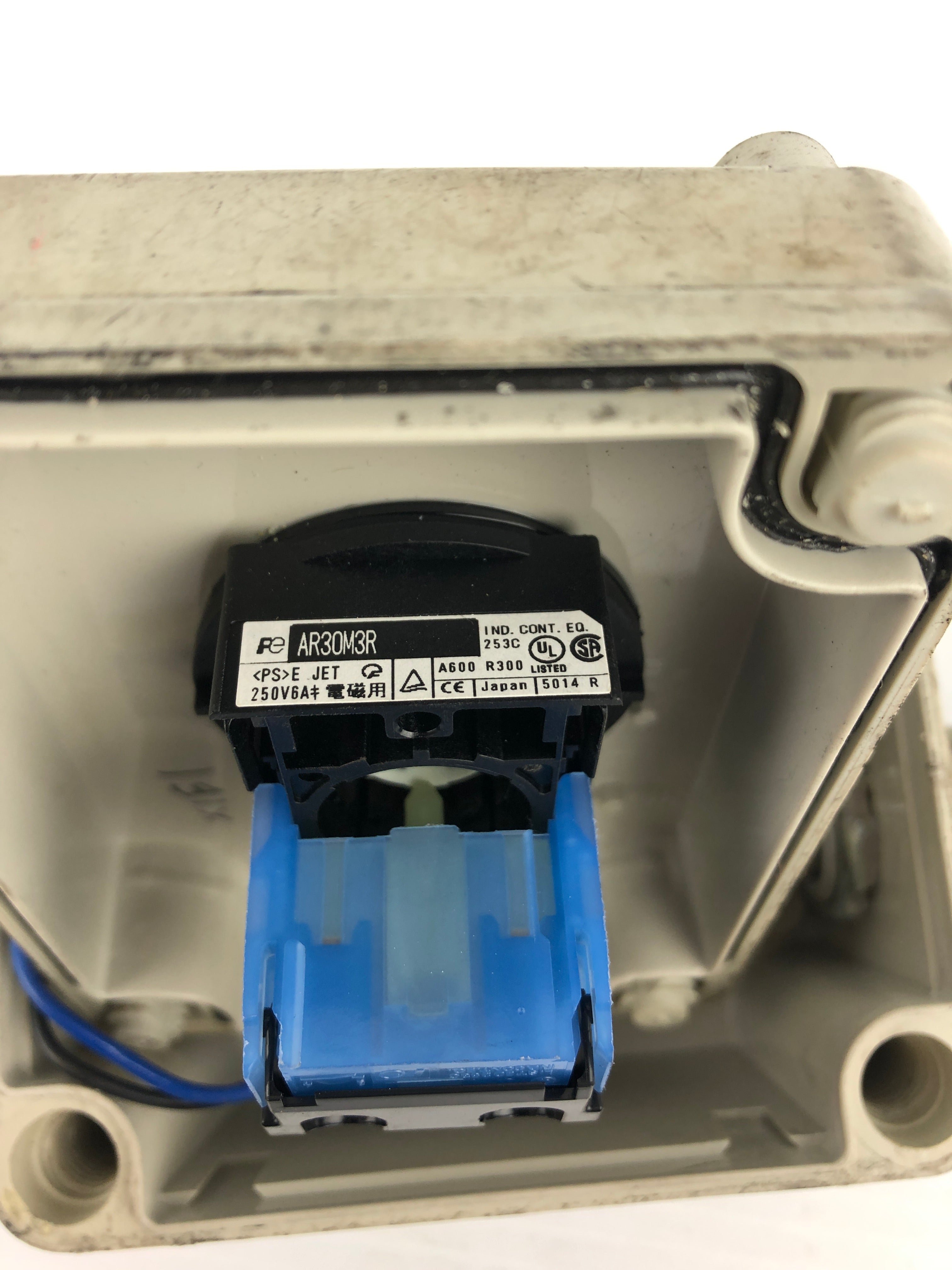 Fuji Electric AR30M3R Control Box with Green Push Button 250V 6A