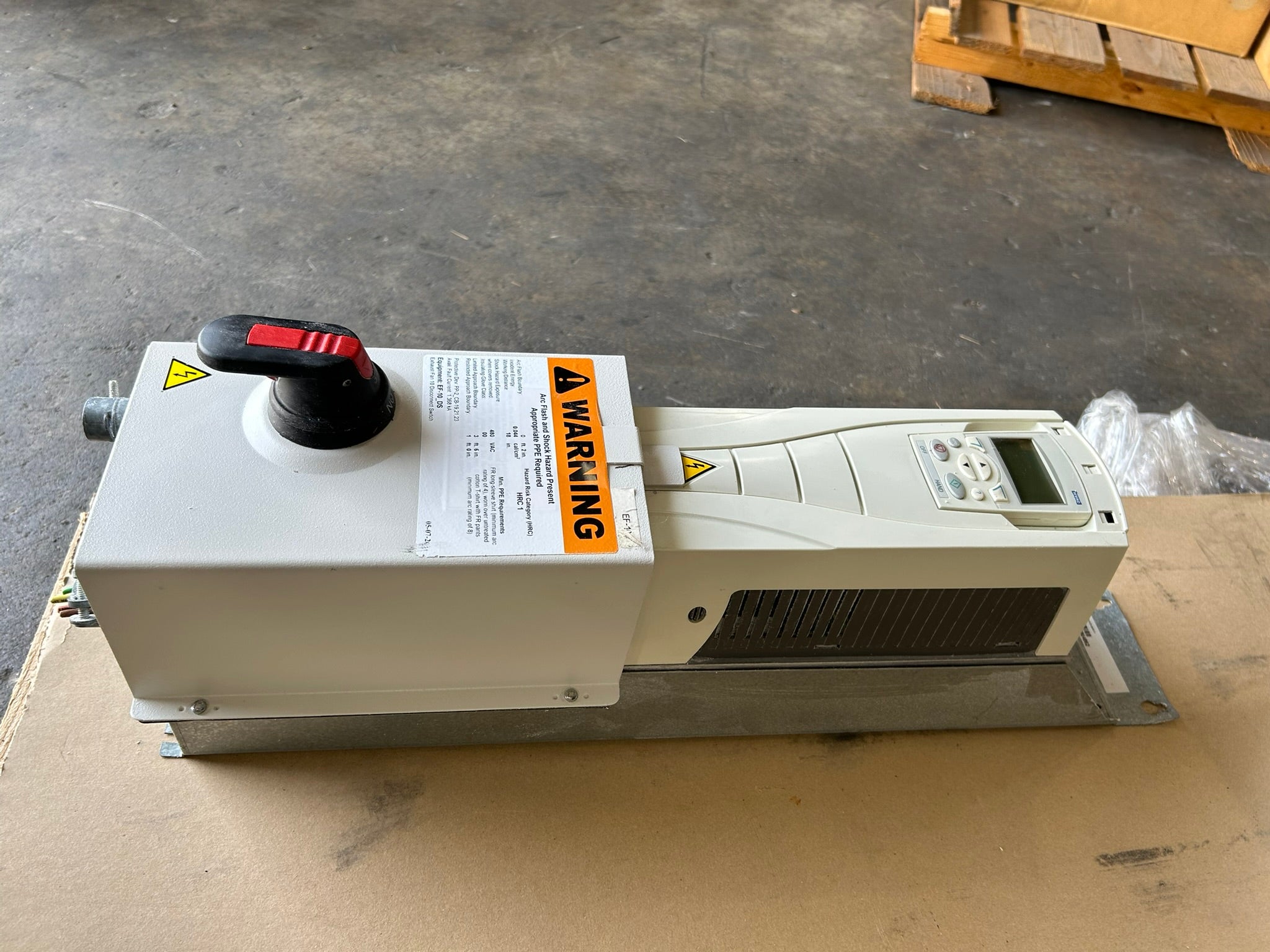 ABB ACH550-PCR-08A8-4 VFD Drive 480V 3PH 5HP with Disconnect Switch Enclosure