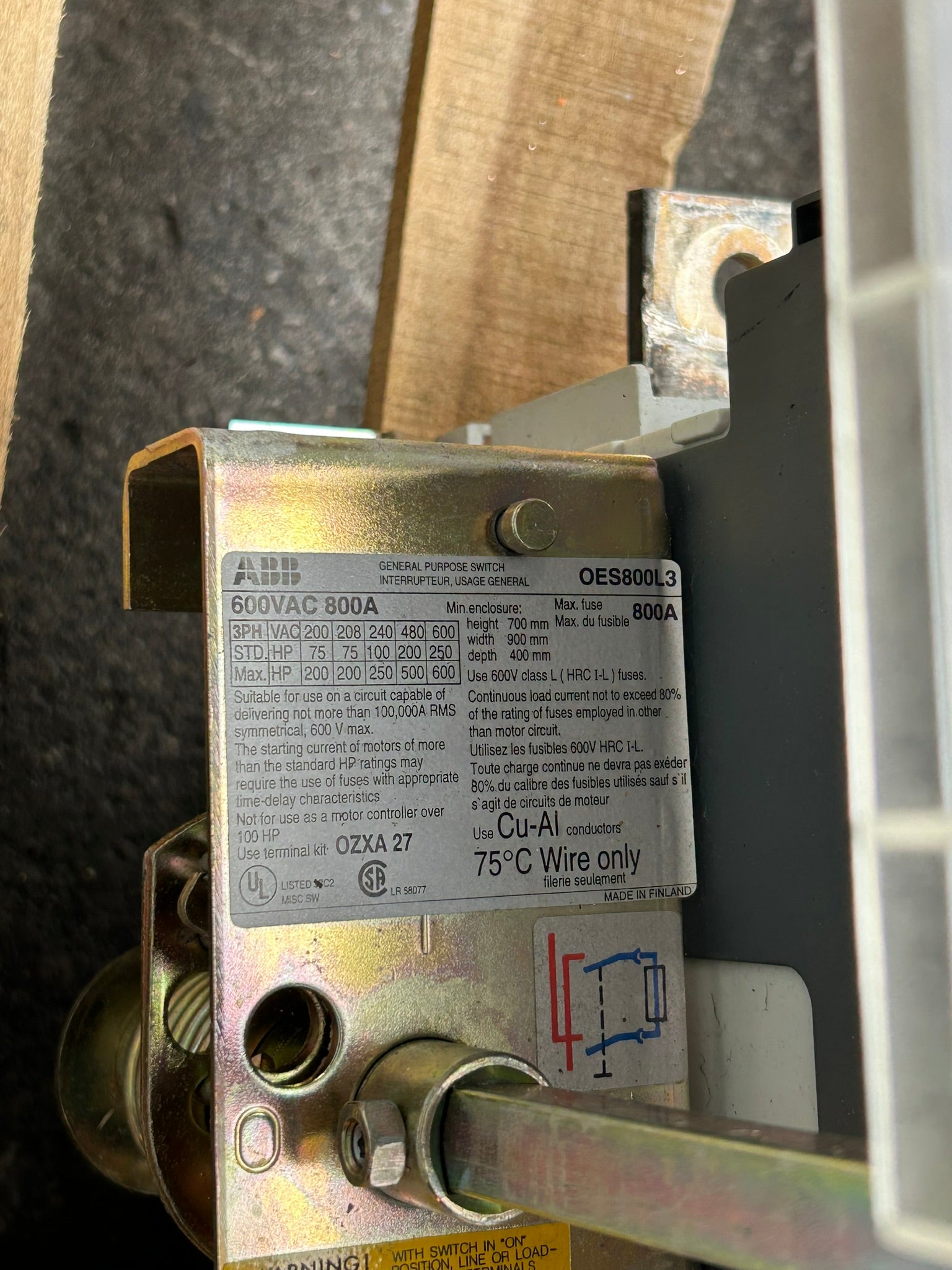 ABB OES800L3 Fusible Disconnect Switch 3 Pole 600VAC 800A with On/Off Switch