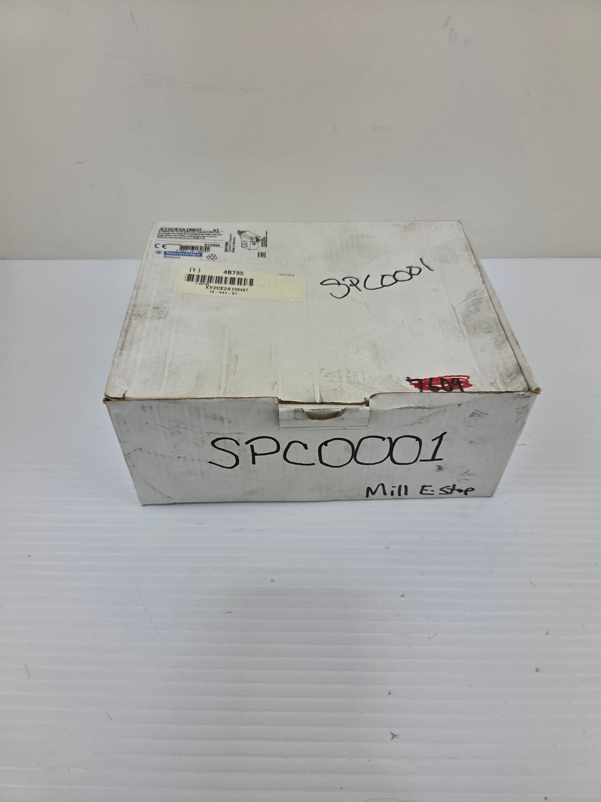 Telemecanique XY2CE2A196H7 Emergency Stop E-Stop Trip Wire Rope Pull Switch IP66