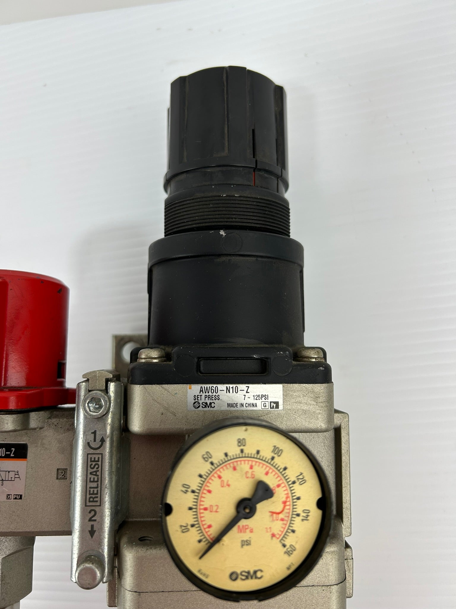SMC AW60-N10-Z Filter Regulator with VHS50-N10-Z Pneumatic Lockout Valve