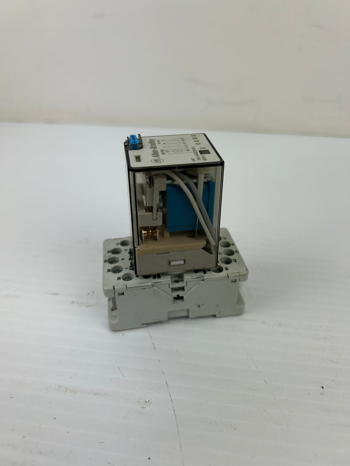 Allen Bradley 700-HA33Z24-3-4 Relay Series D and Spare Base 700-HN101 - Lot of 4