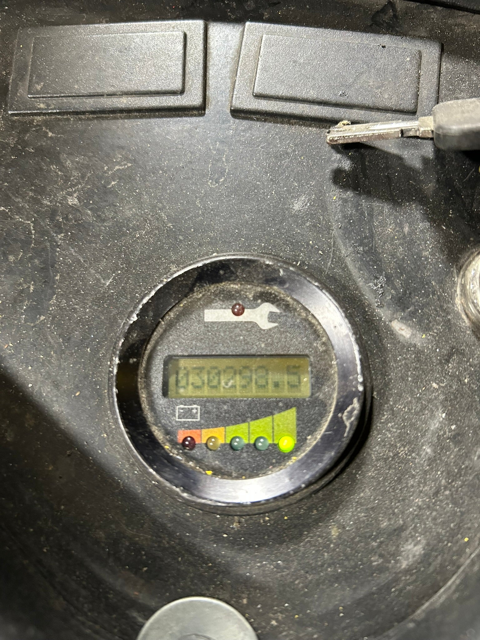 Hyster E40HSD Electric Stand-Up Forklift Truck 4000 Lb. Capacity 36 Volt Type EO