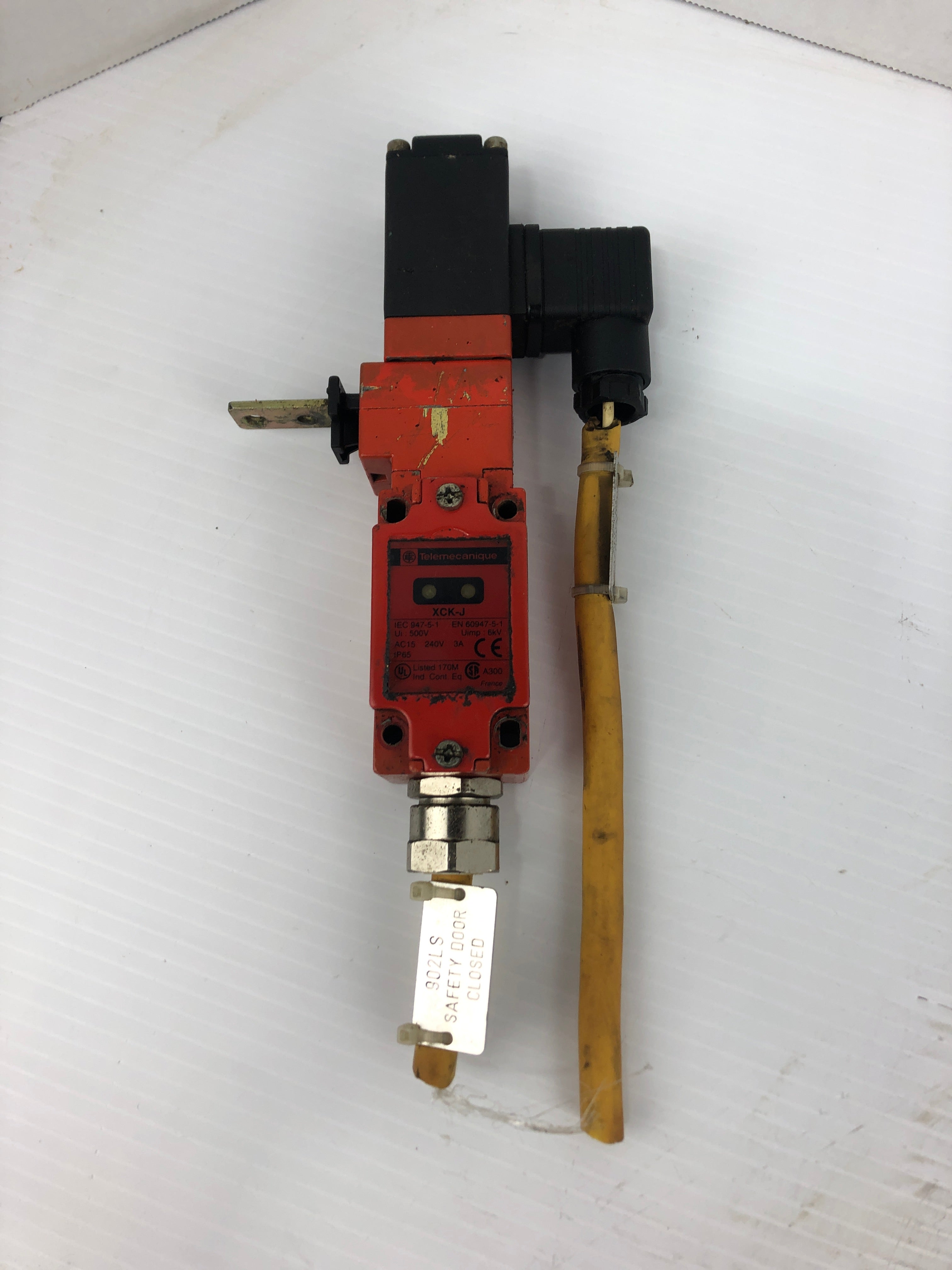 Telemecanique XCK-J Safety Limit Switch 240V 3A with Side Valve