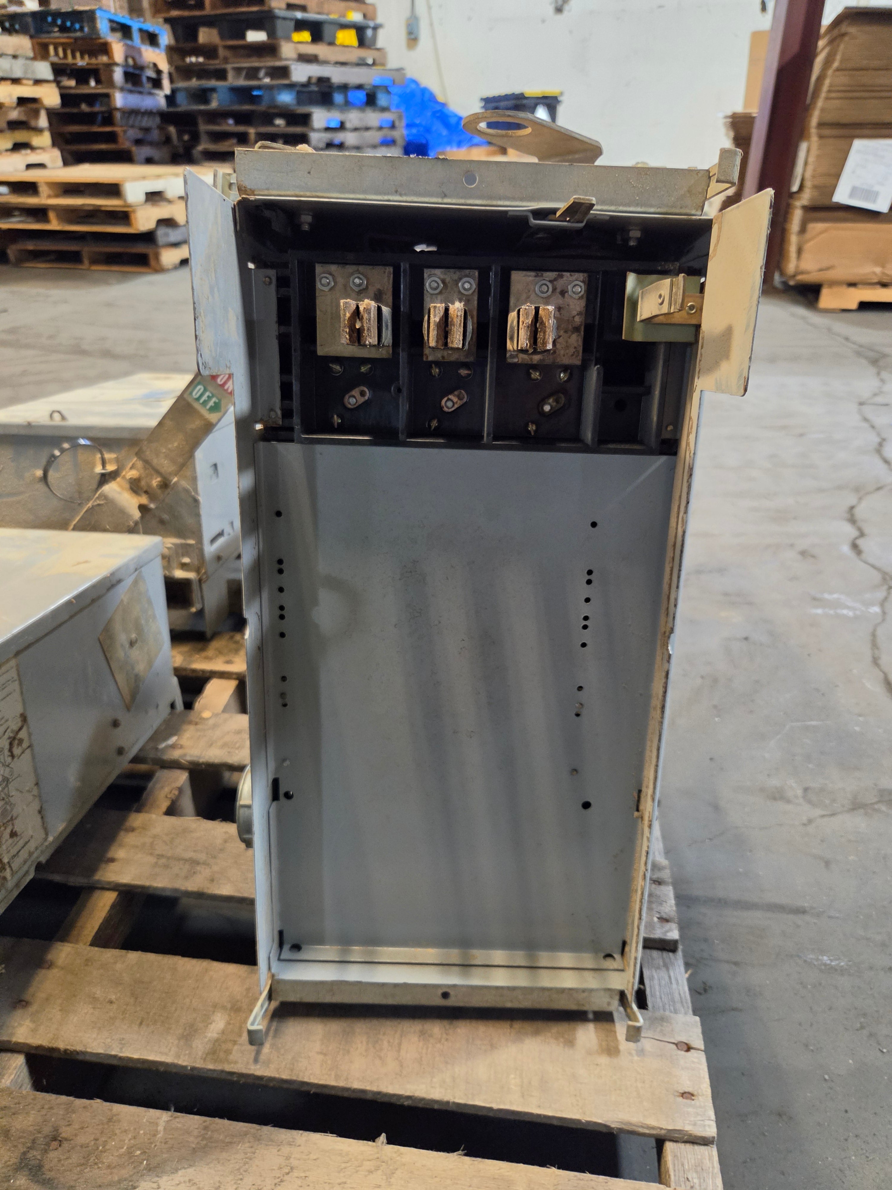 ITE UV364G XL-U Bus Plug Fusible Switch 200A 600VAC Busway 3 Phase 3 Wire