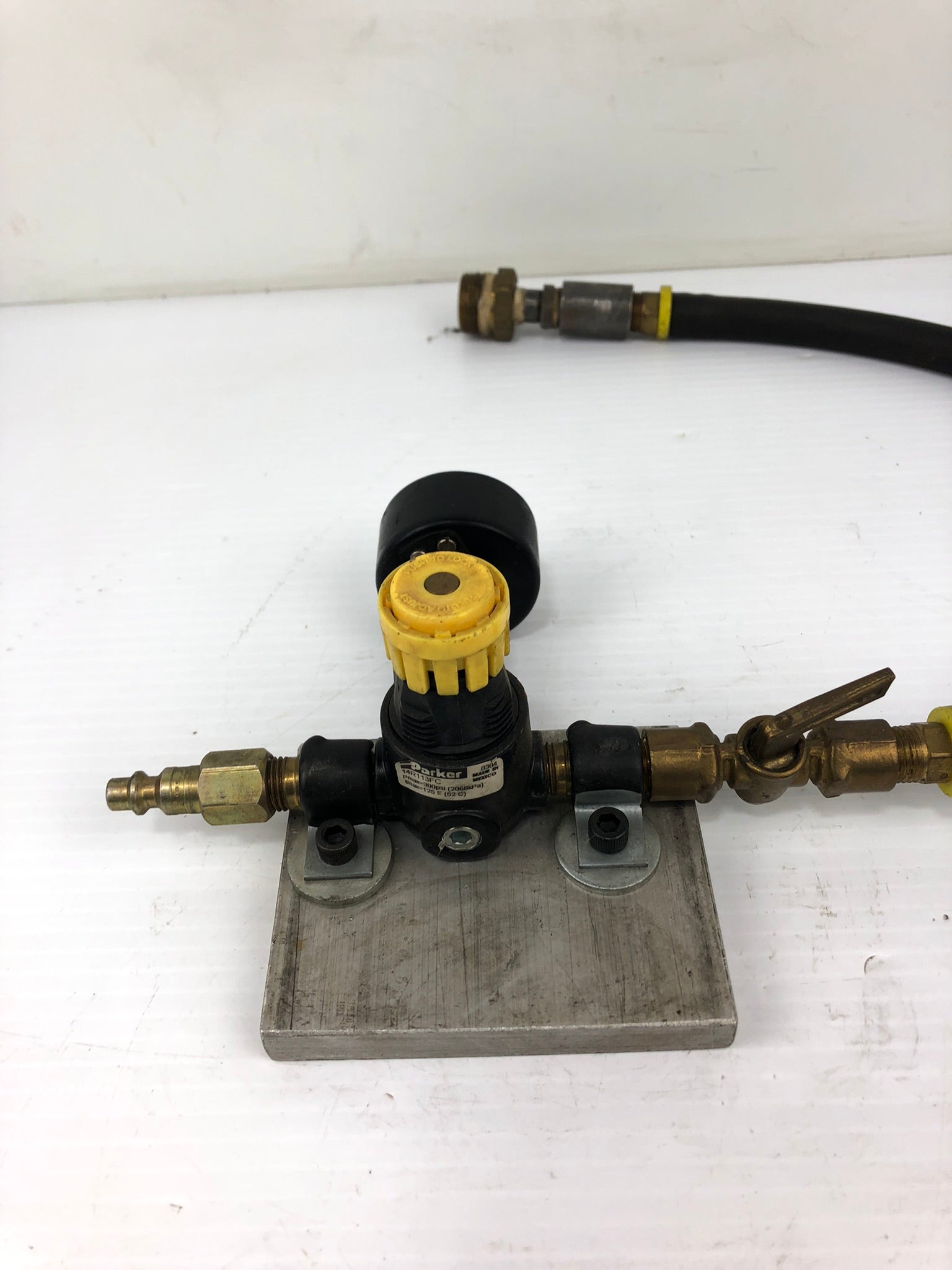 Parker 14R113FC Pressure Regulator with Gauge and Hose