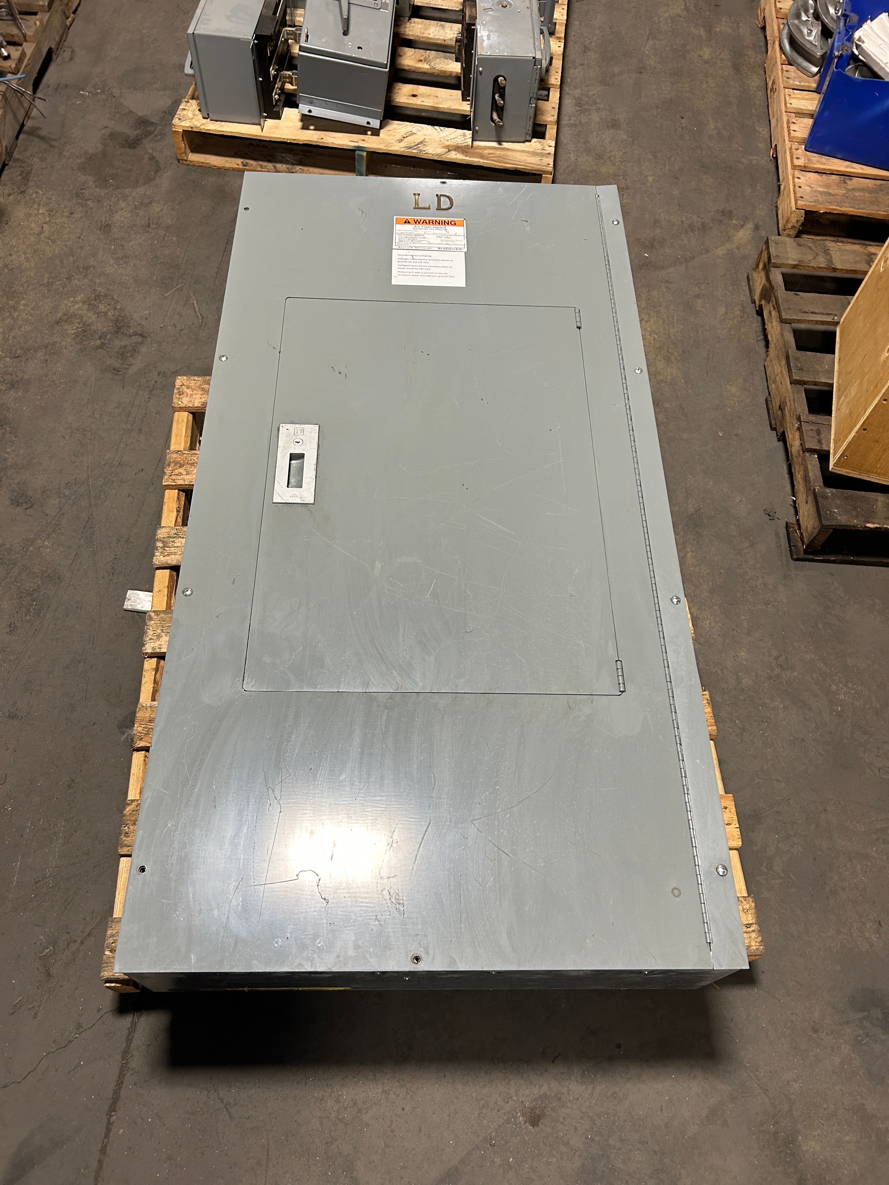 Square D HCM I-Line Load Center Panelboard Breaker Box 1464-4MCU HC3264B 400A E1