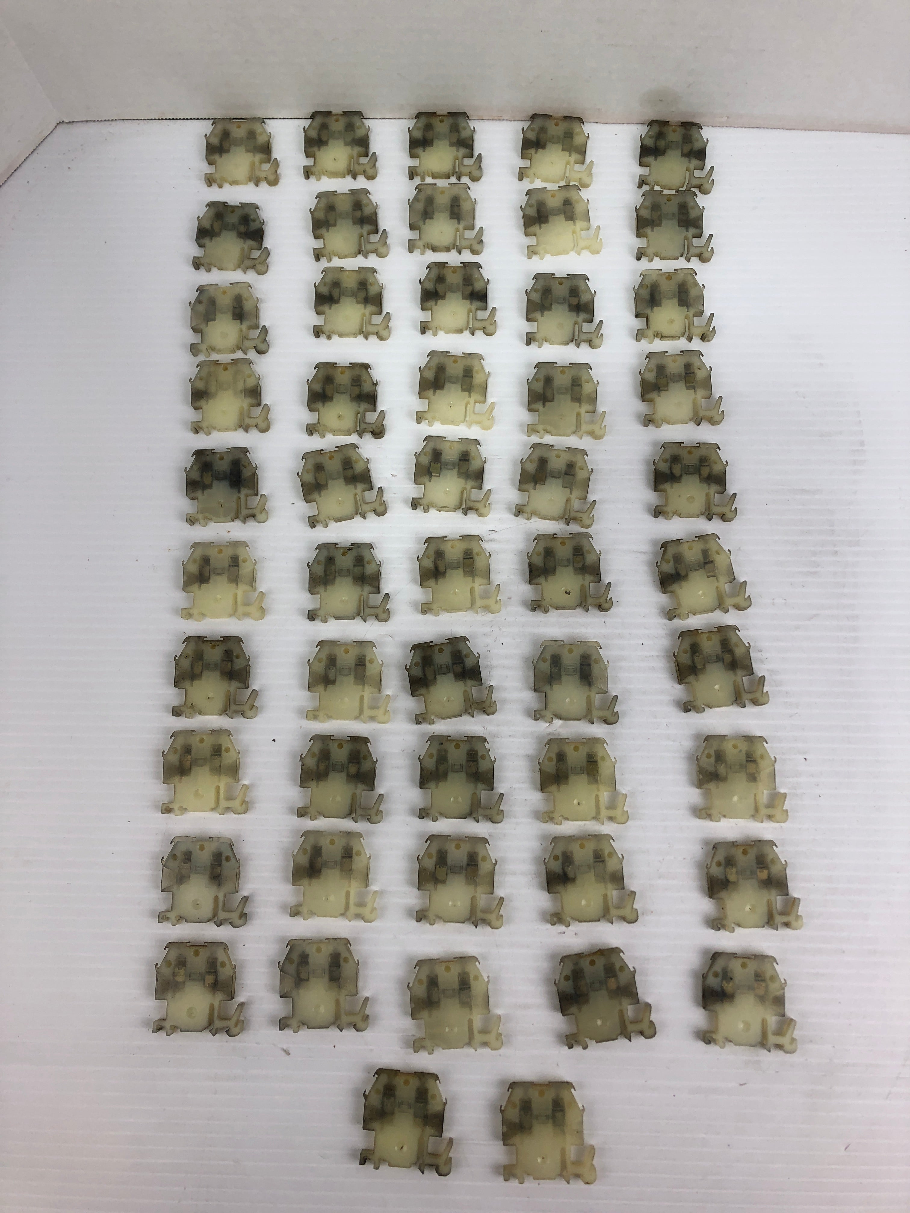 Square D 9080 GM6 Terminal Block Ser. A 600V 30A - Lot of 52