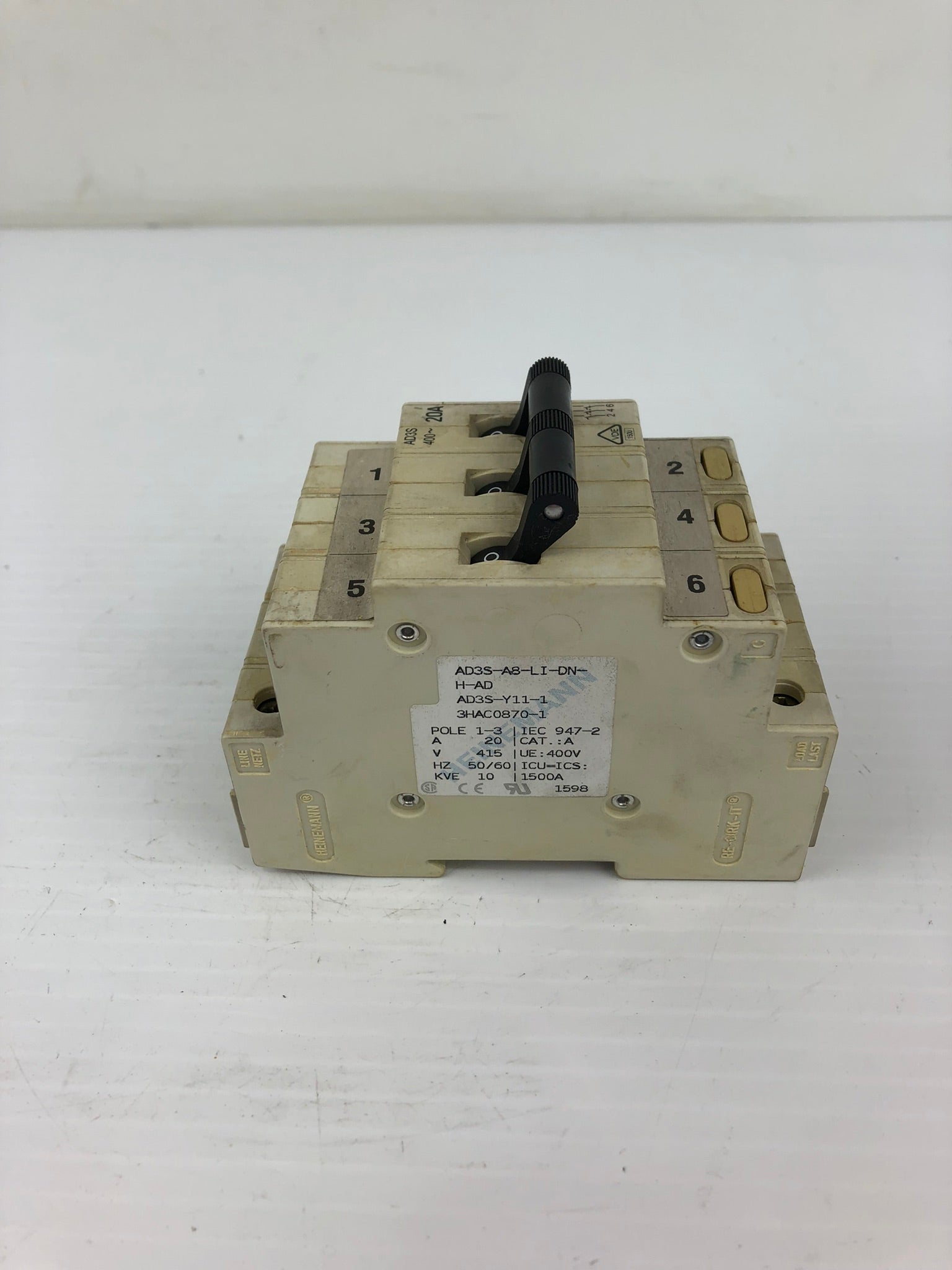 Heinemann AD3S-A8-LI-DN-H-AD Circuit Breaker 3 Pole AD3S-Y11-1 3HAC0870-1