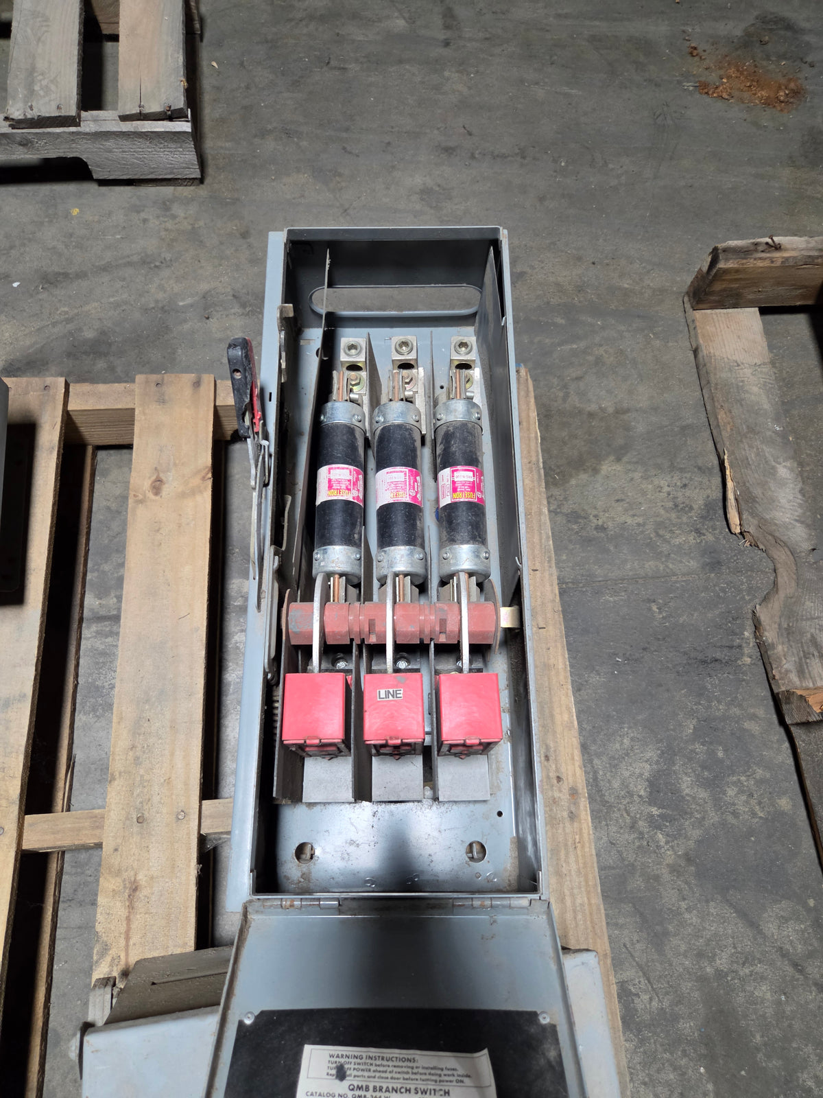 Square D QMB-364W Fusible Panelboard Switch Disconnect Series E1 200A 3P 600V