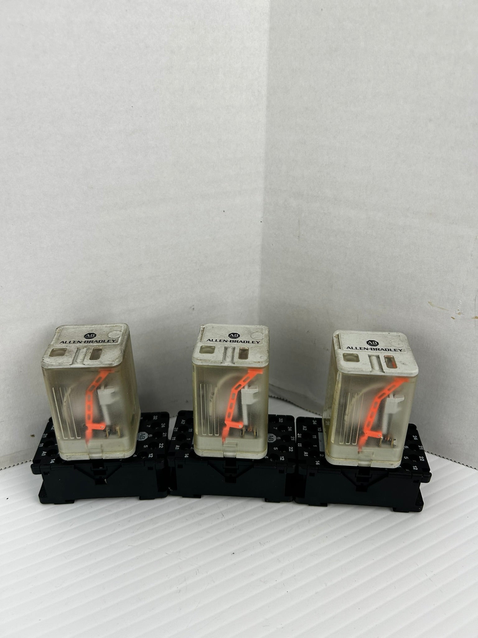Allen-Bradley 700-HA33A1 Relay Ser A With 700-HN101 Base Ser B - Lot of 3