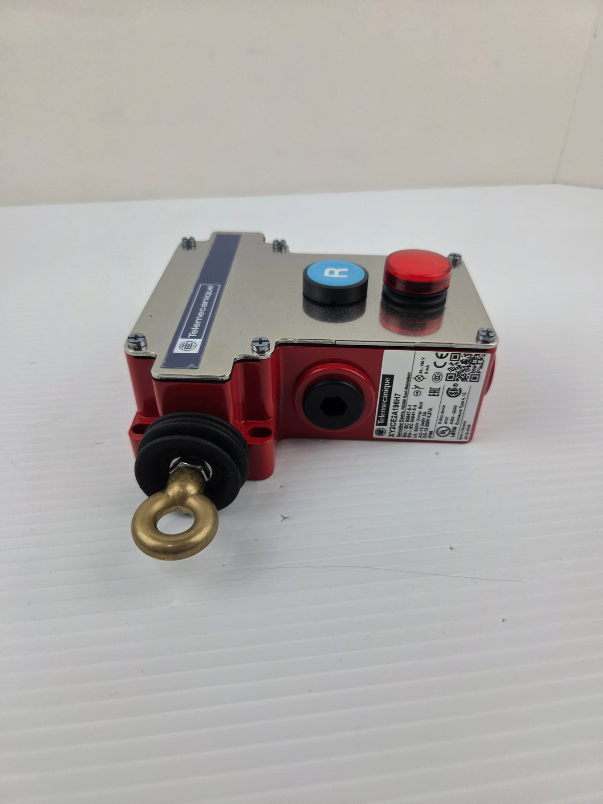 Telemecanique XY2CE2A196H7 Emergency Stop E-Stop Trip Wire Rope Pull Switch IP66