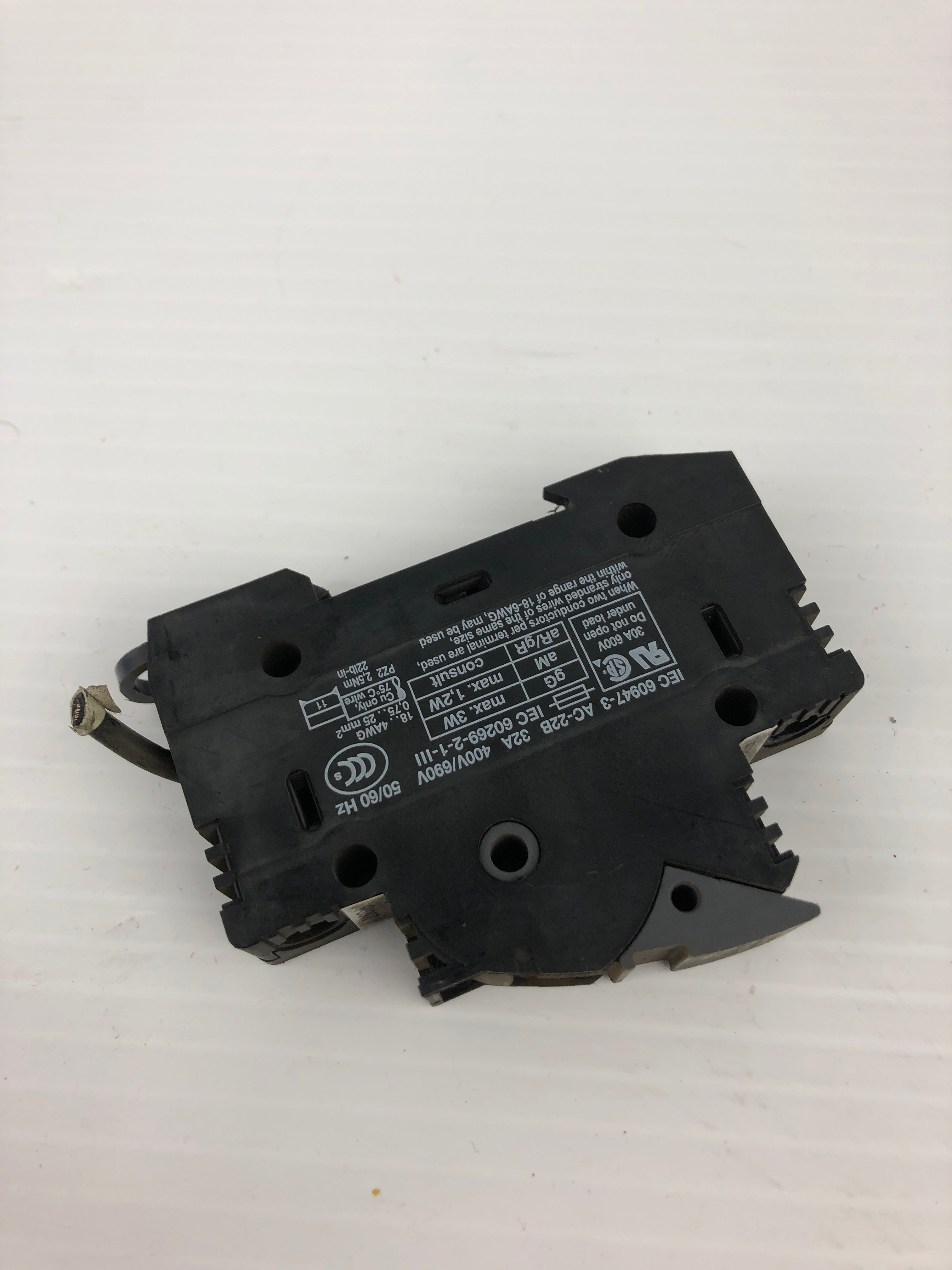 Phoenix Contact UK 10,3-HESILED N Circuit Breaker Protector AC-22B 32A