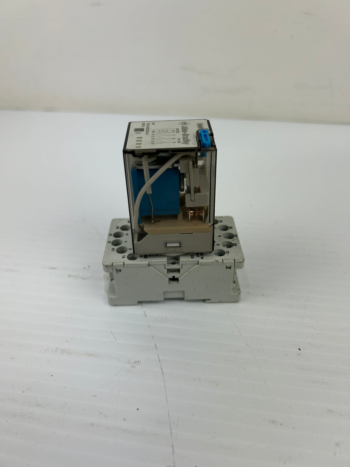 Allen Bradley 700-HA33Z24-3-4 Relay Series D and Spare Base 700-HN101 - Lot of 4
