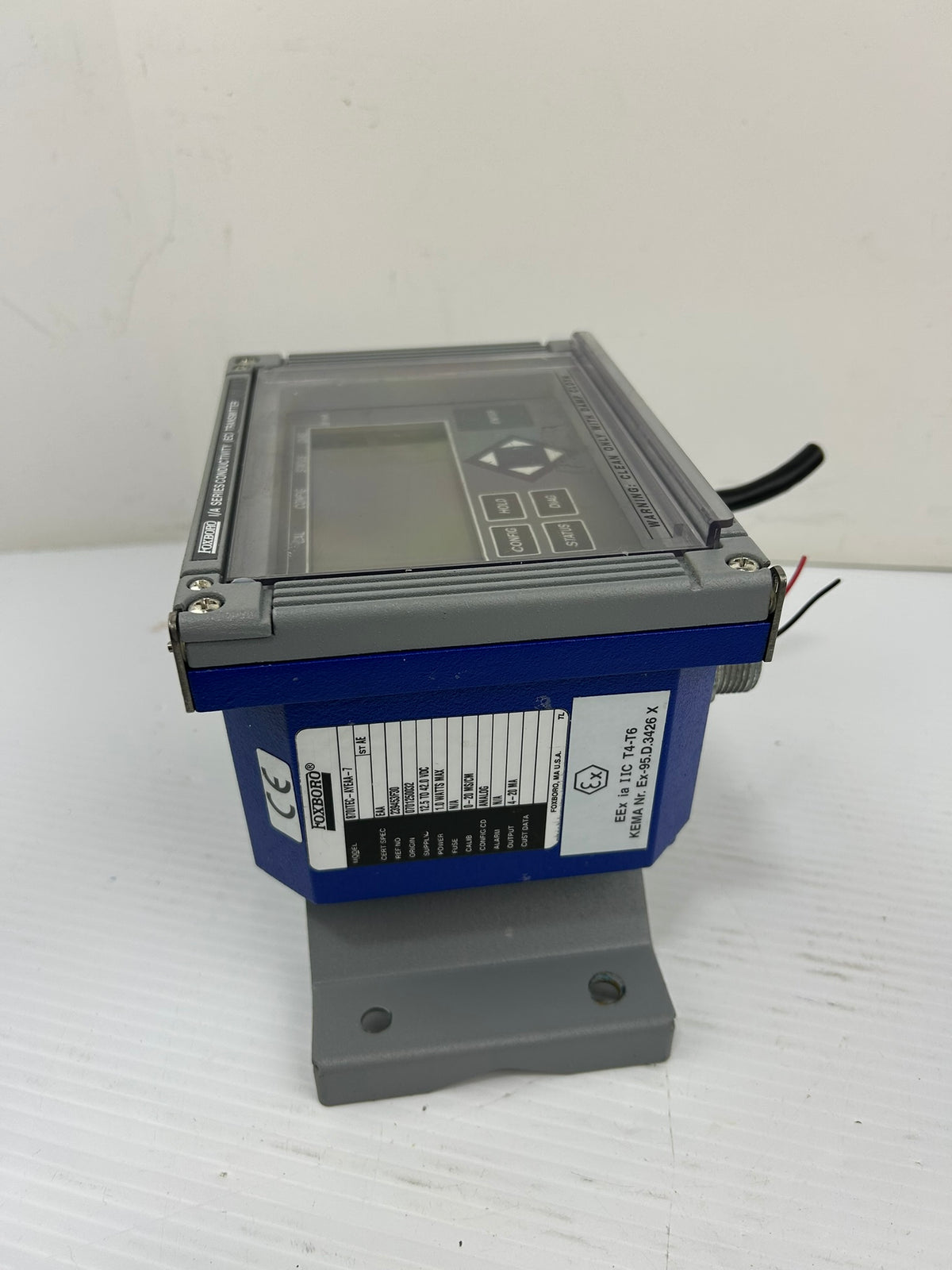 Foxboro 870ITEC-AYEAA-7 Conductivity Transmitter with Mounting Bracket