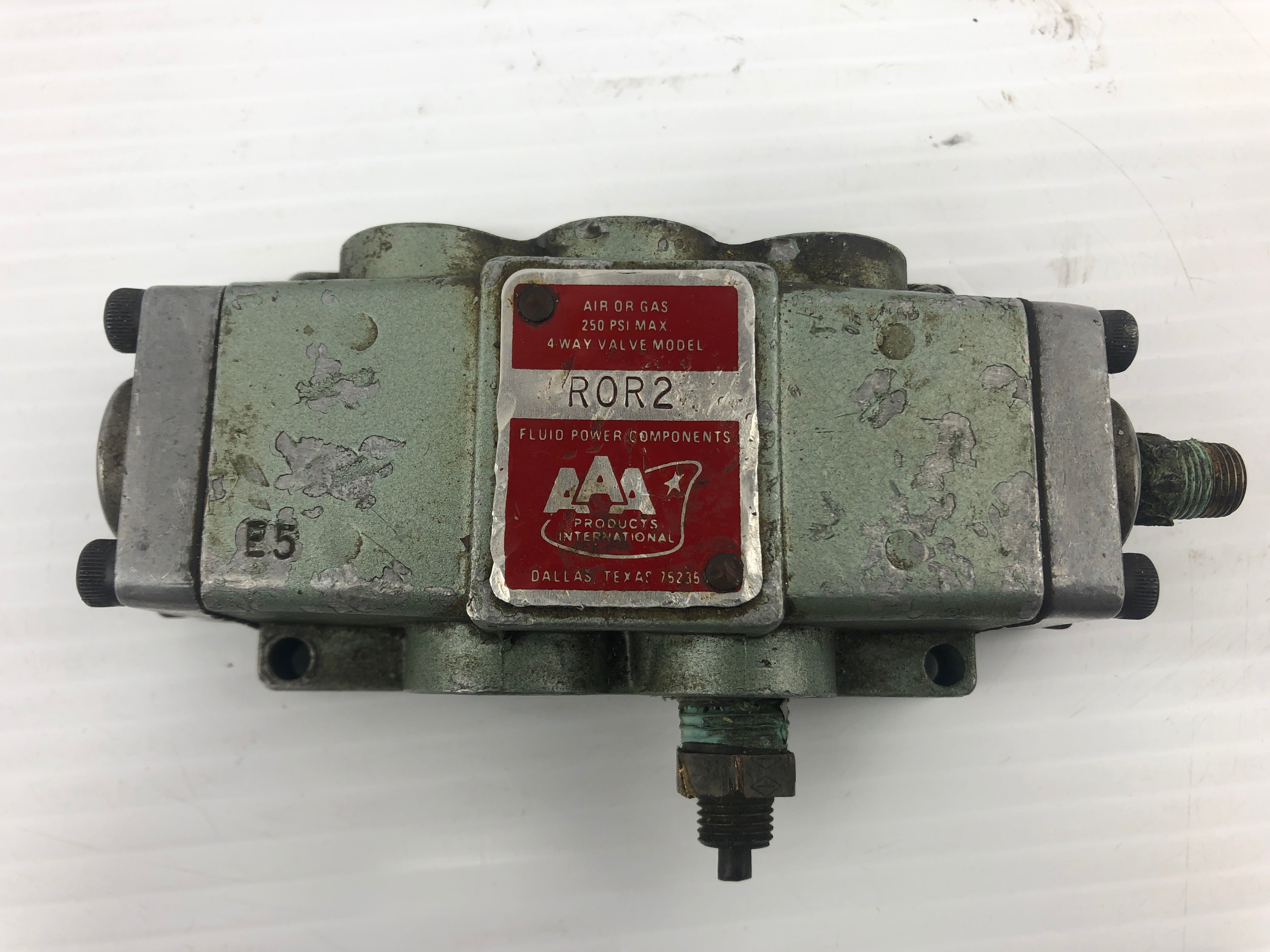 AAA Products 4 Way Air or Gas Valve R0R2