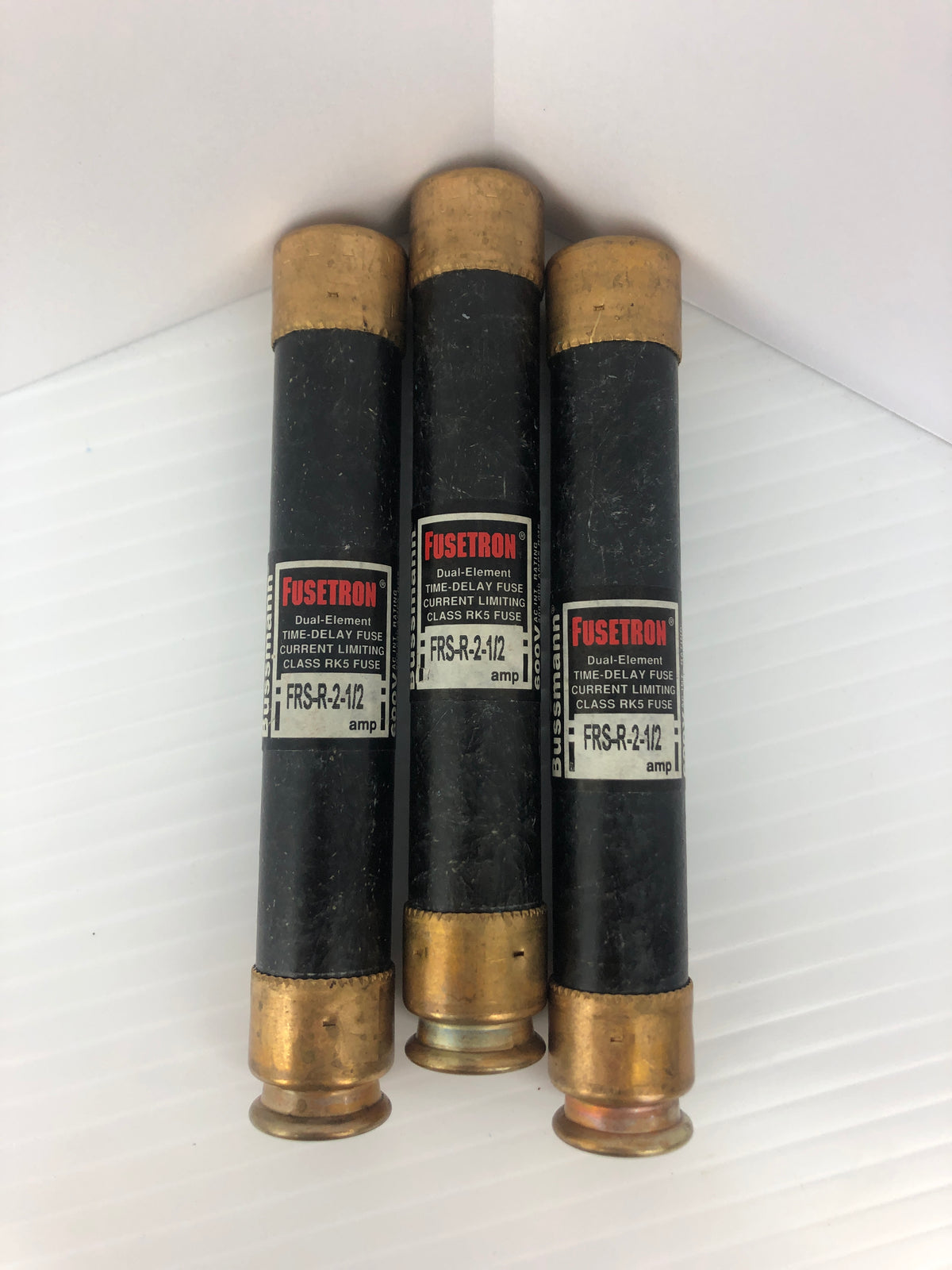 Bussmann Fusetron FRS-R-2-1/2 Dual-Element Time-Delay Fuse 600V 2-1/2A Lot of 3