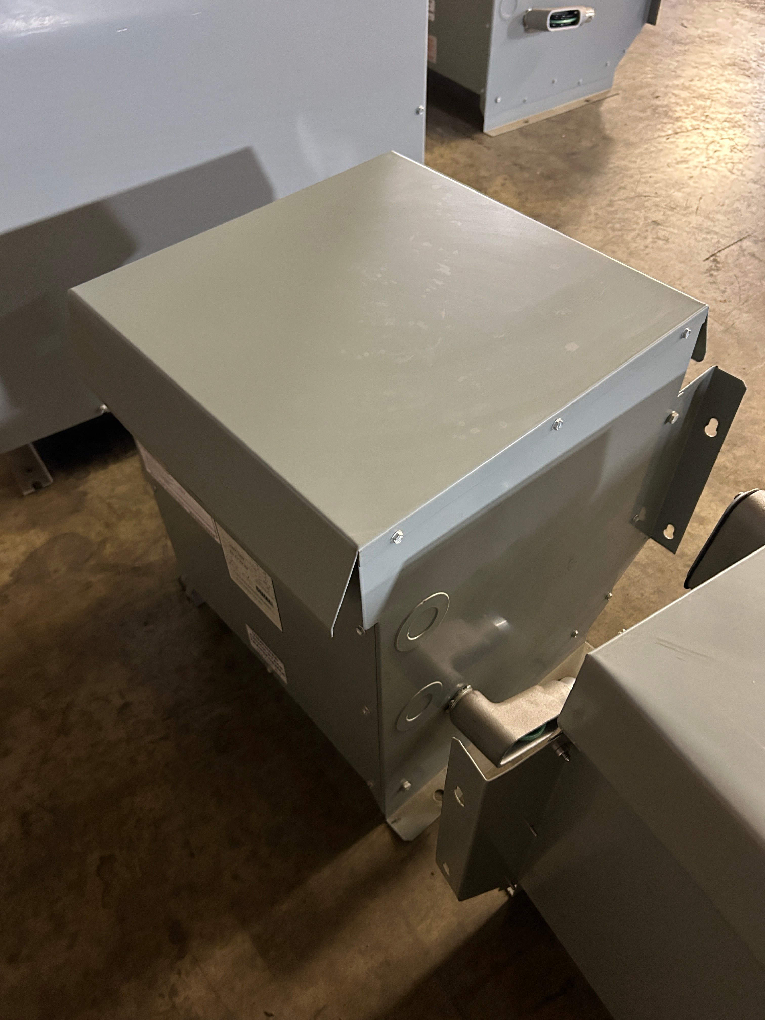 Allen-Bradley 176252 Dry Type Drive Isolation Transformer 14kVA 3PH 460V DB04M